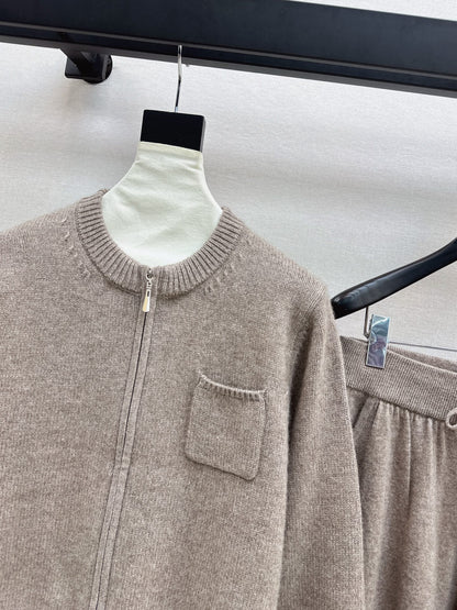 Loro NEW knitted suit