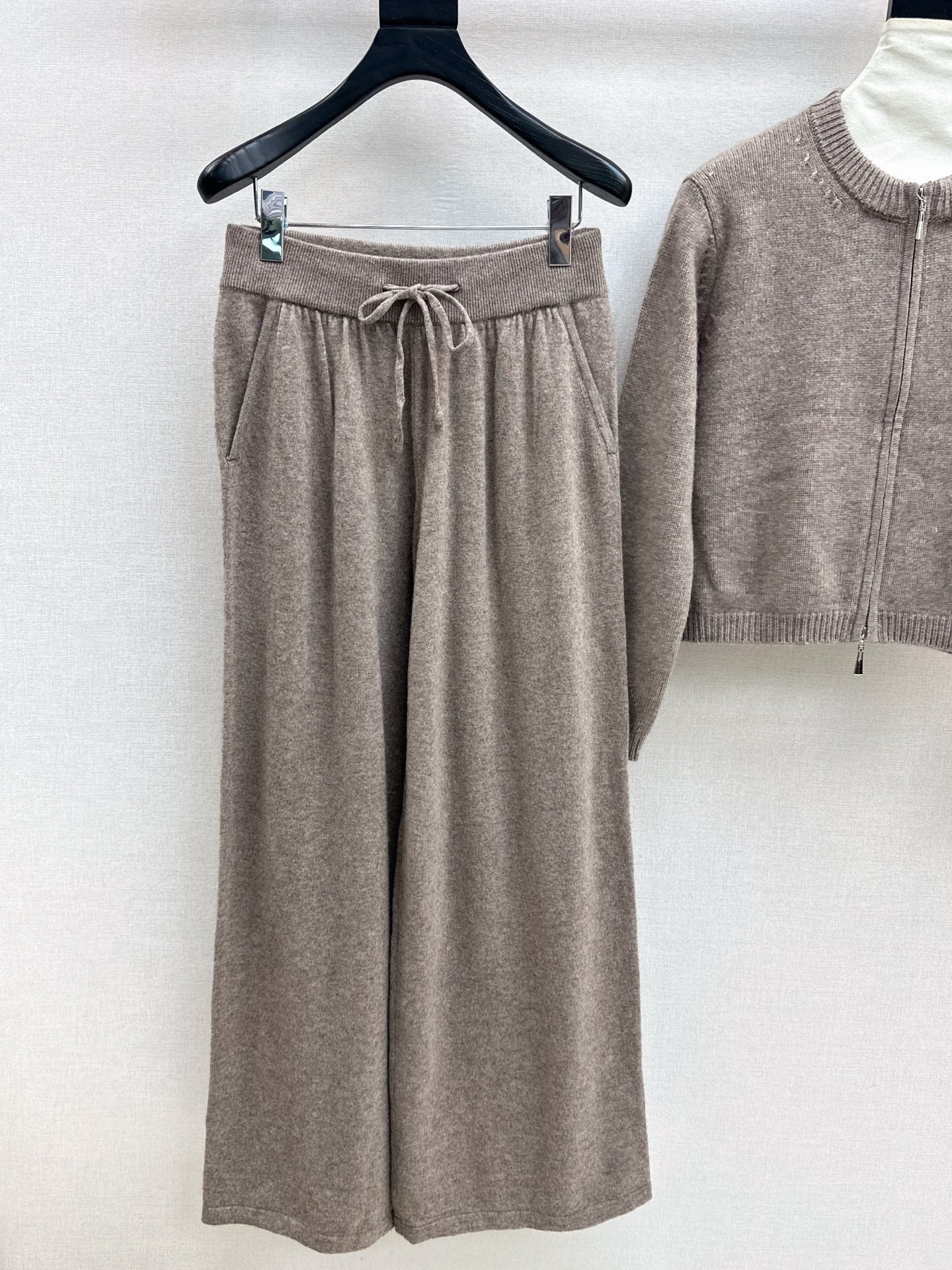 Loro NEW knitted suit