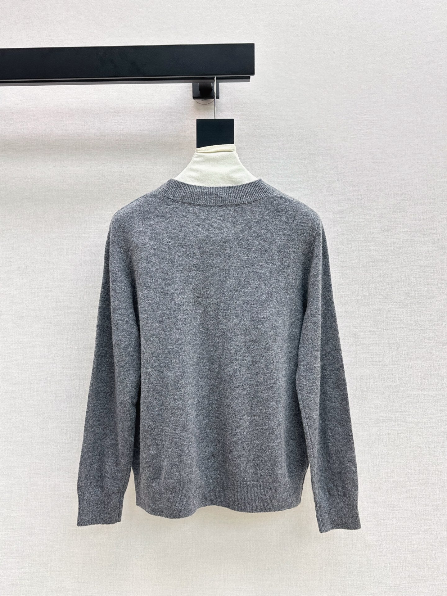 Loe NEW Embroidered sweater