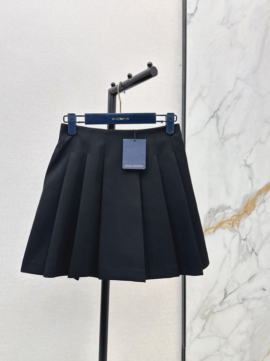 Louis NEW pleated skirt