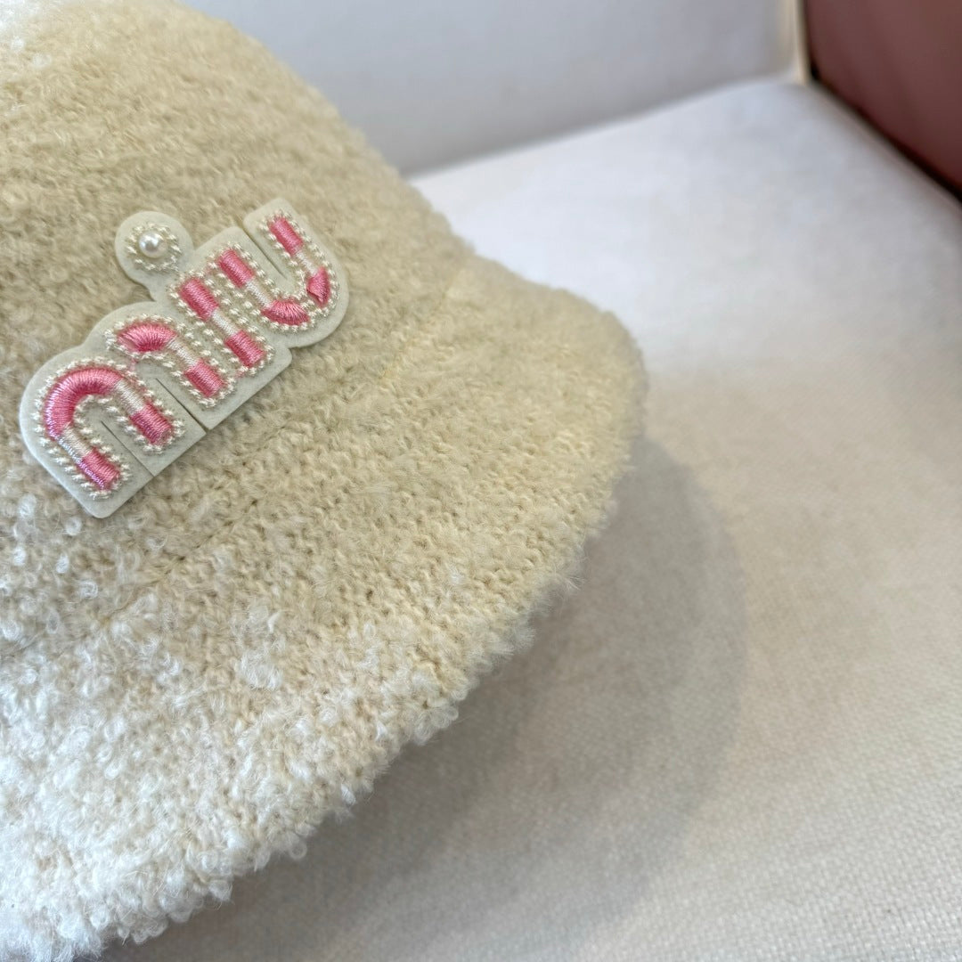 Miu New bucket hat