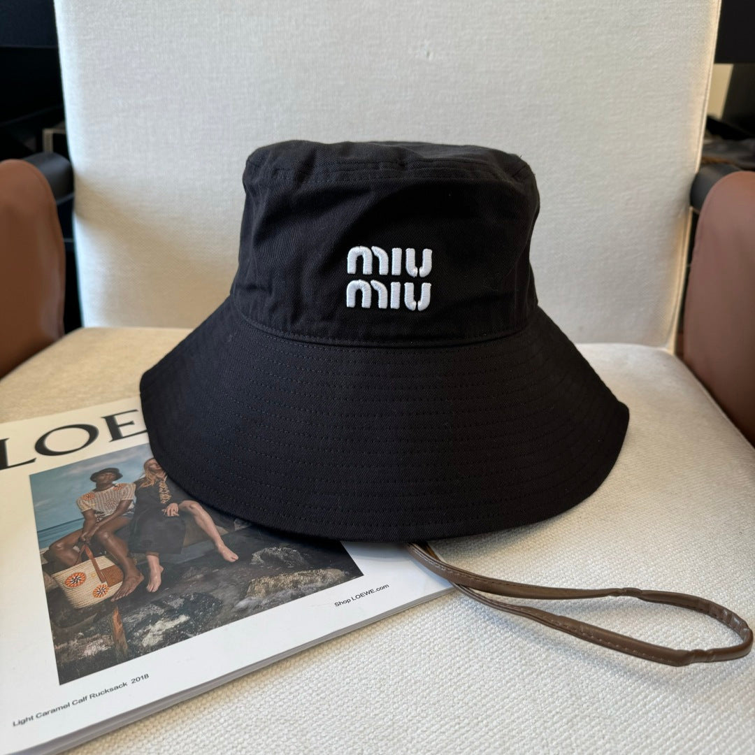 Miu New bucket hat