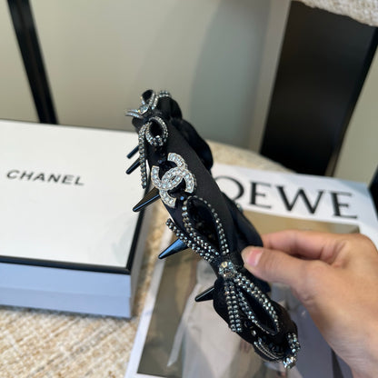 Chan Nwe Rhinestone hair clip