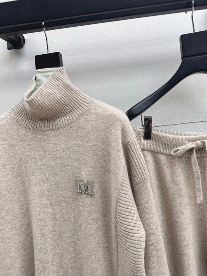 Max NEW knitted suit