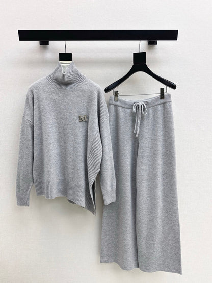 Max NEW knitted suit