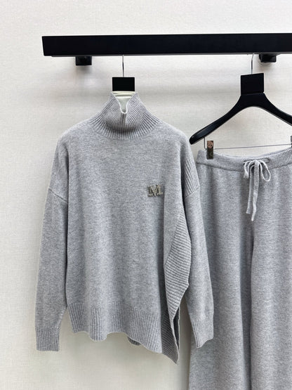 Max NEW knitted suit