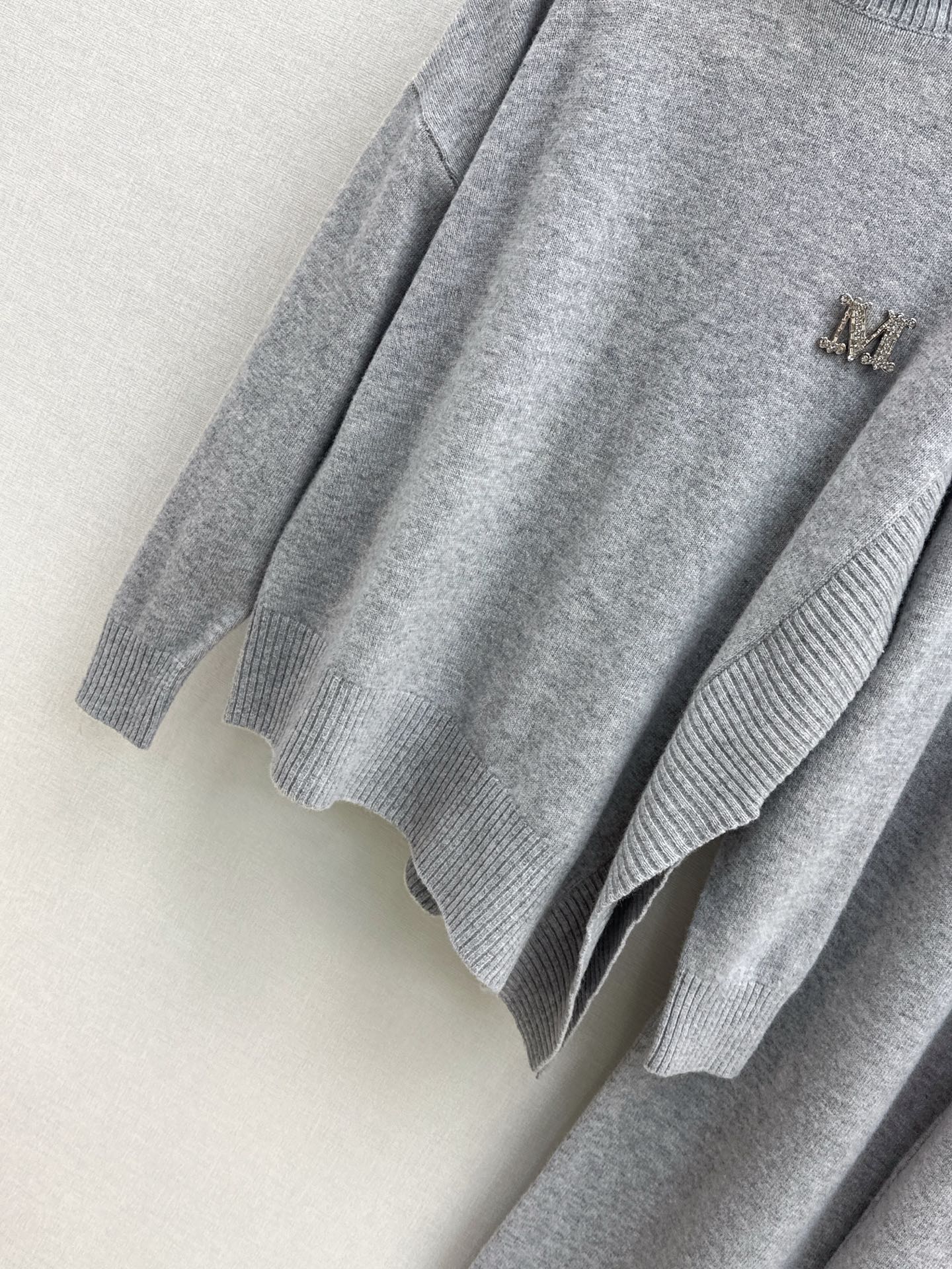 Max NEW knitted suit