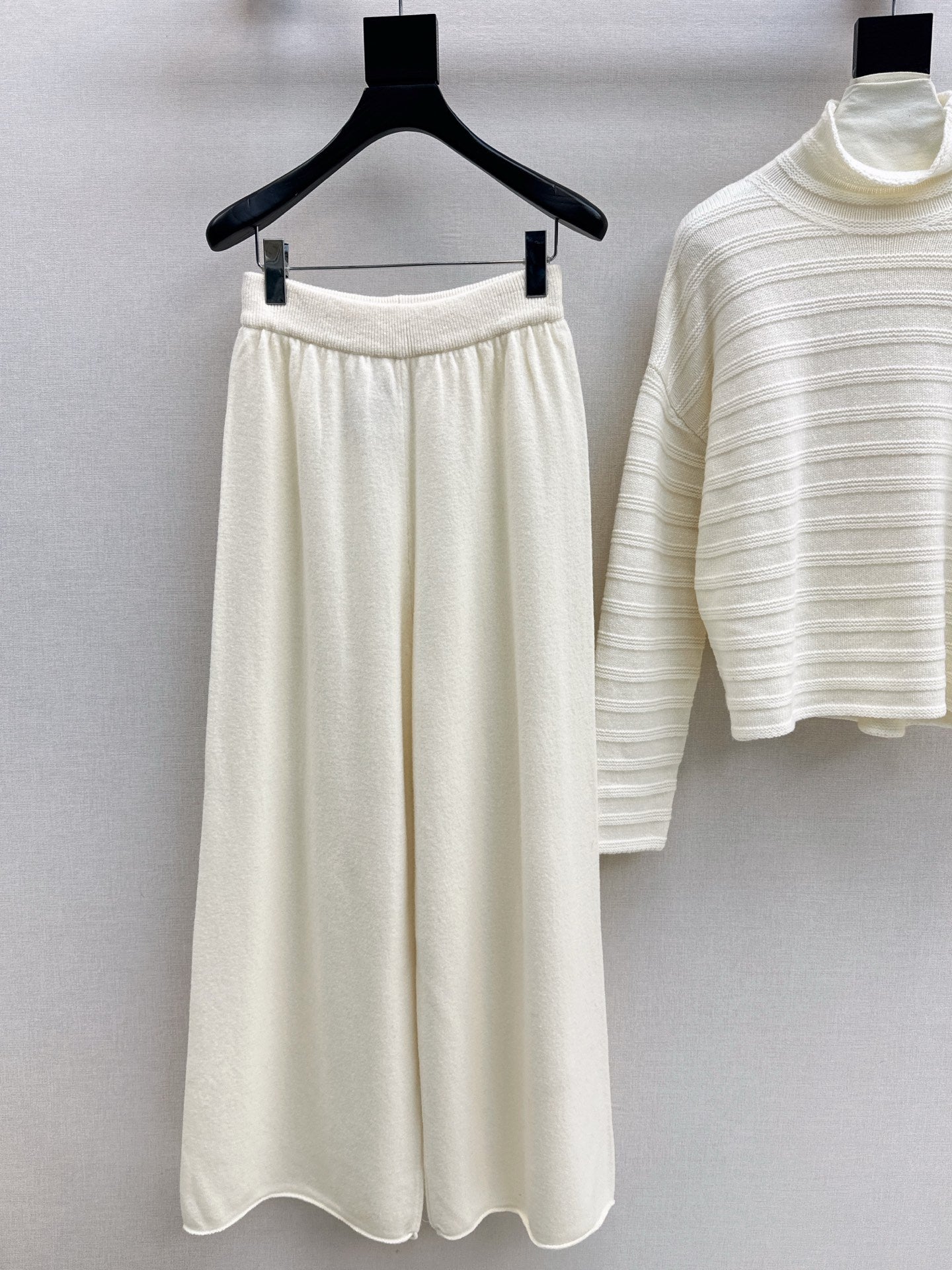 Max NEW knitted suit