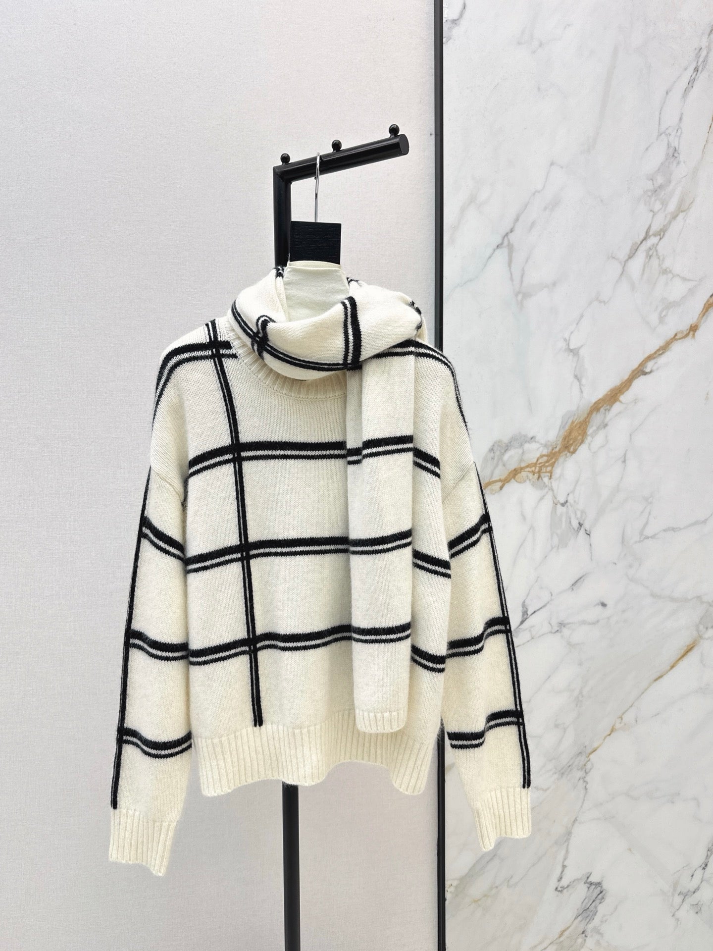 Brun NEW striped sweater + scarf