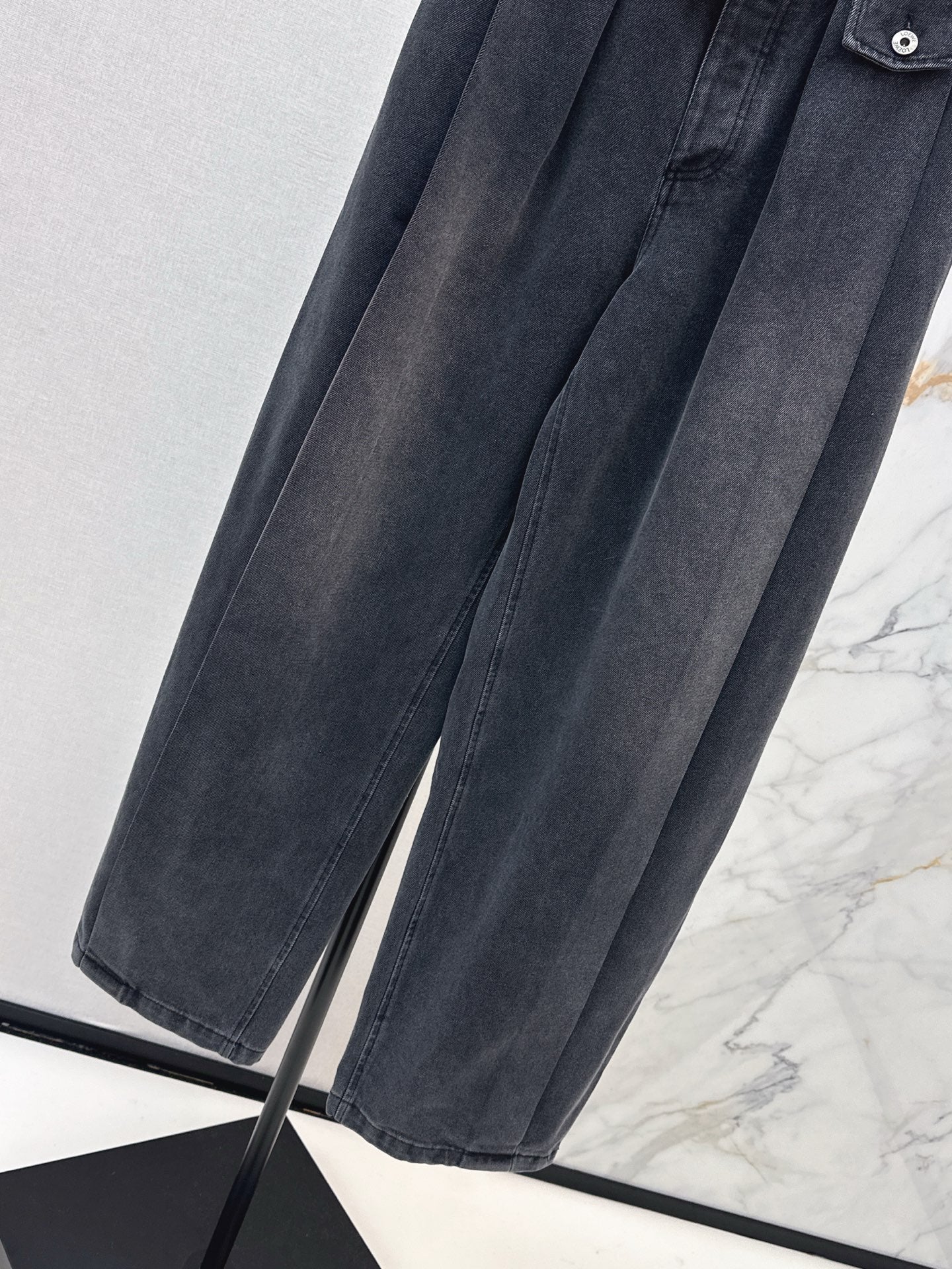Loe NEW Wide-leg jeans