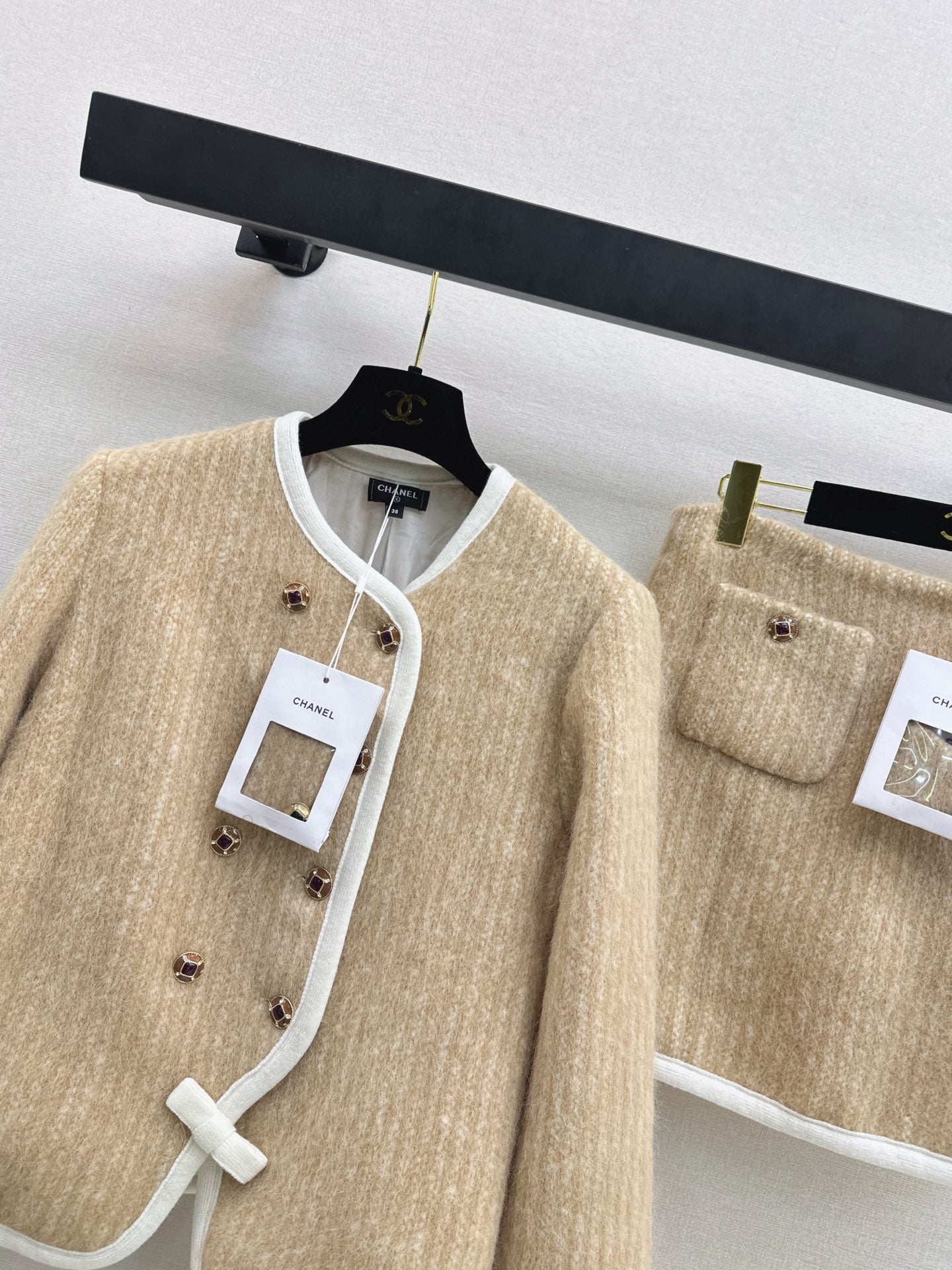 Chan NEW Skiing-themed woolen suit set