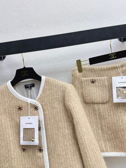 Chan NEW Skiing-themed woolen suit set