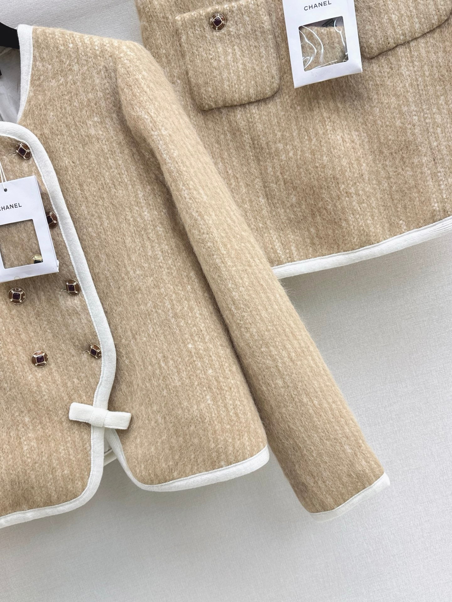 Chan NEW Skiing-themed woolen suit set