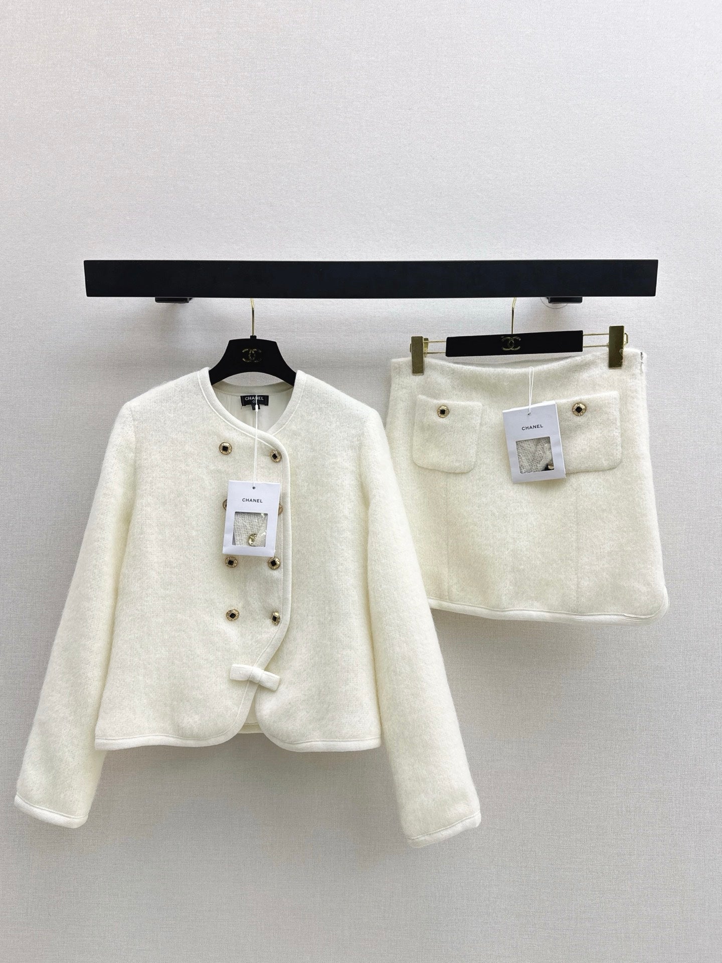 Chan NEW Skiing-themed woolen suit set