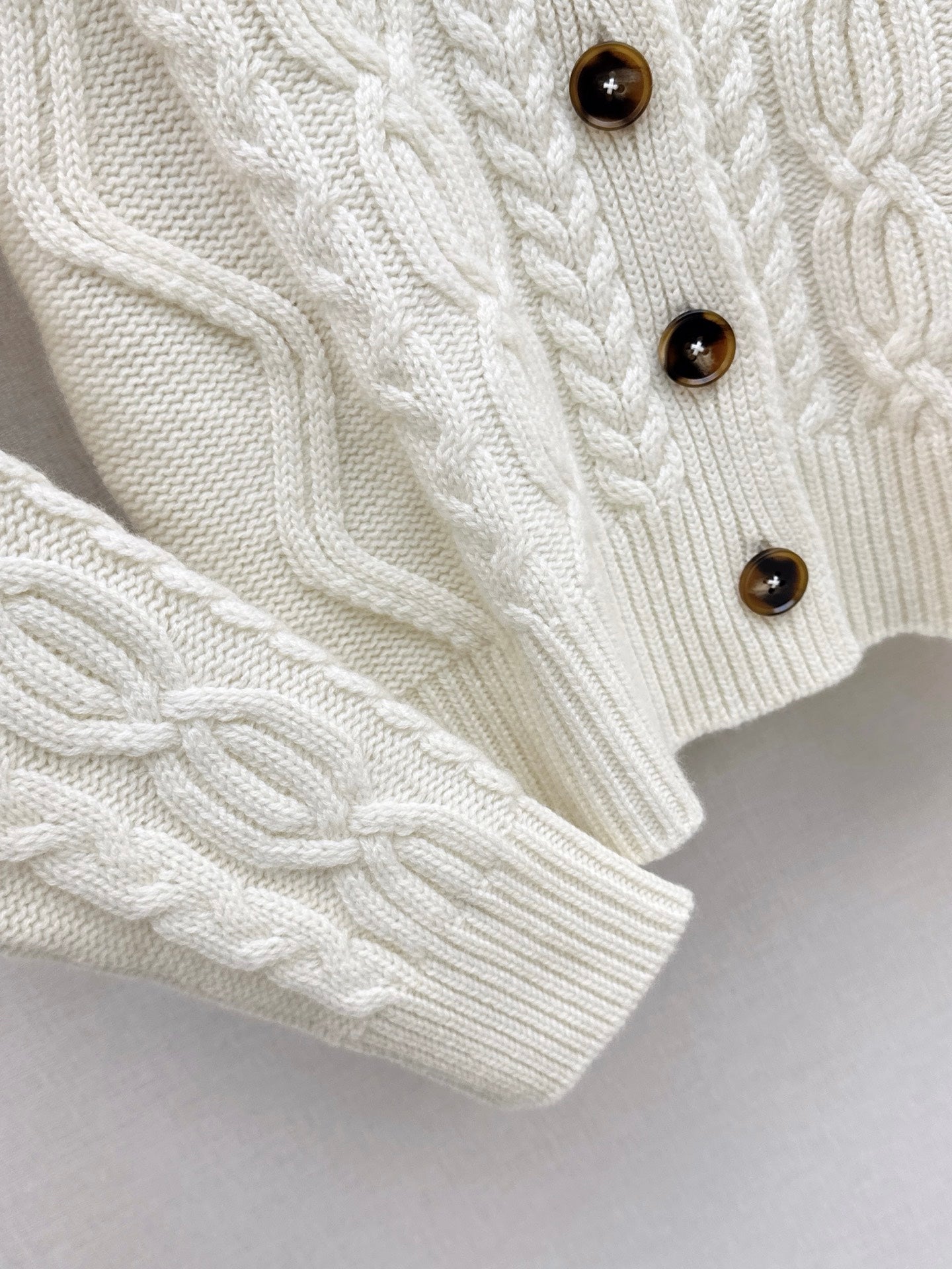 Loro NEW Knitted cashmere cardigan