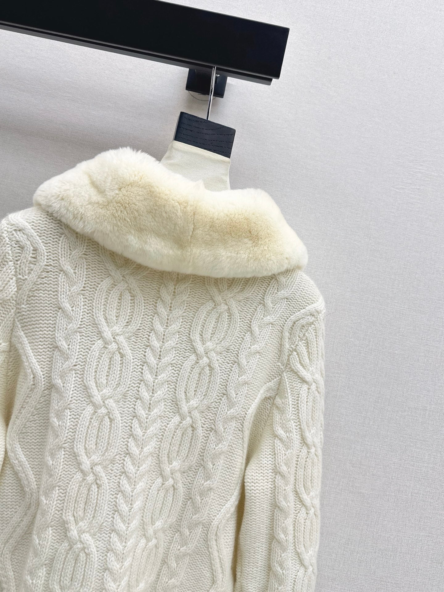 Loro NEW Knitted cashmere cardigan