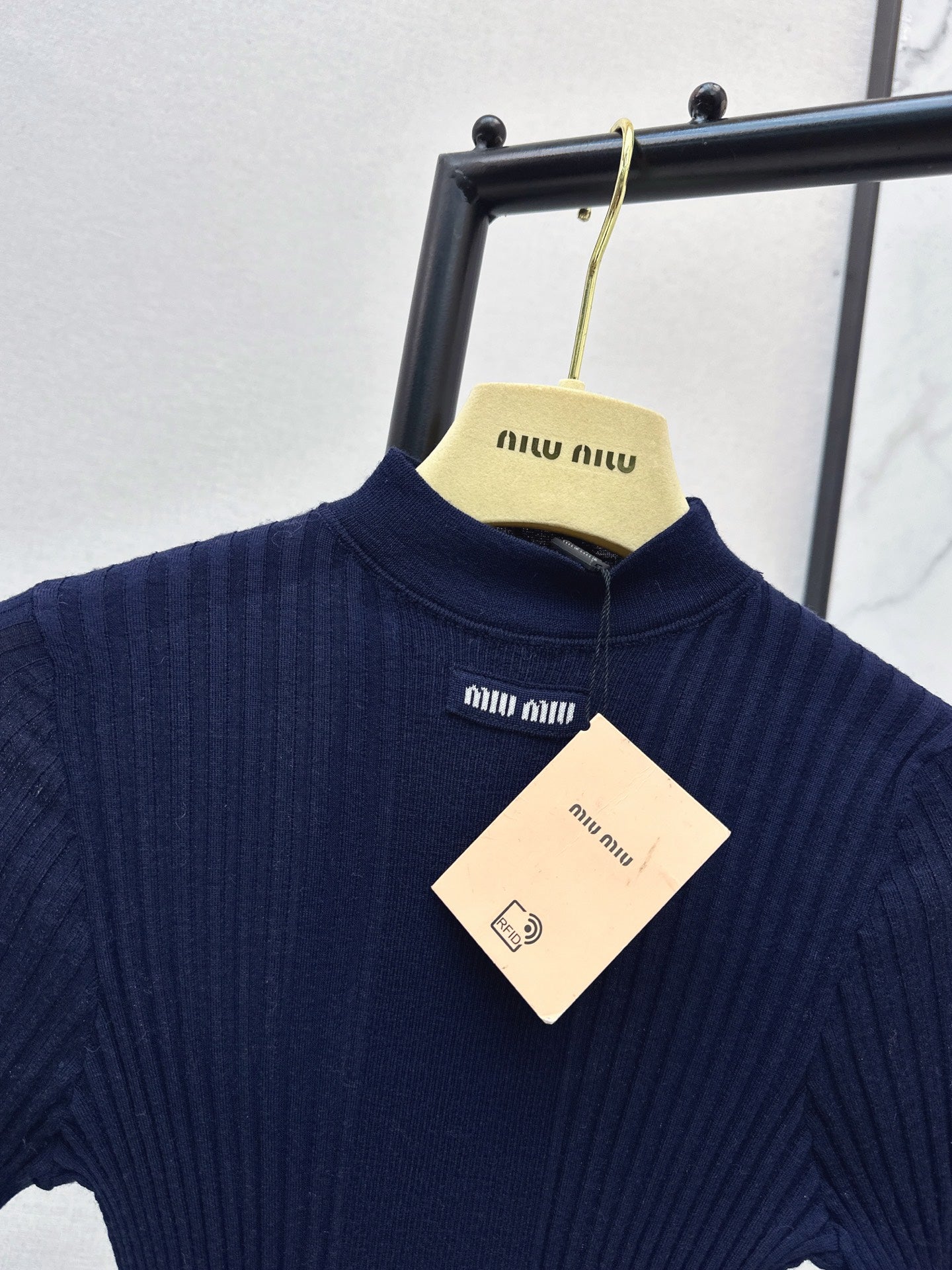 Miu NEW Wool short-sleeved knitted shirt