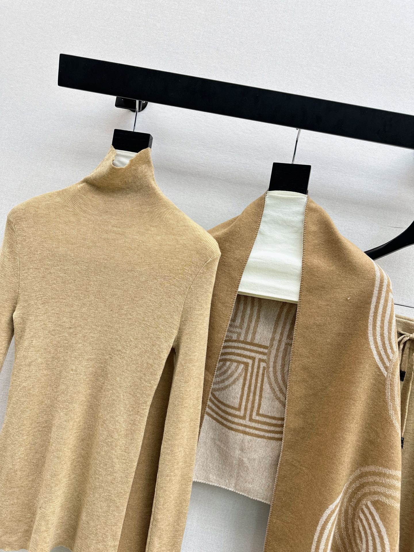 Herm NEW Knitted three-piece set