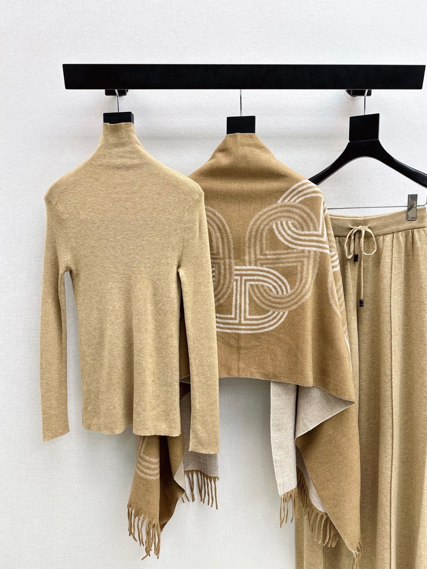 Herm NEW Knitted three-piece set