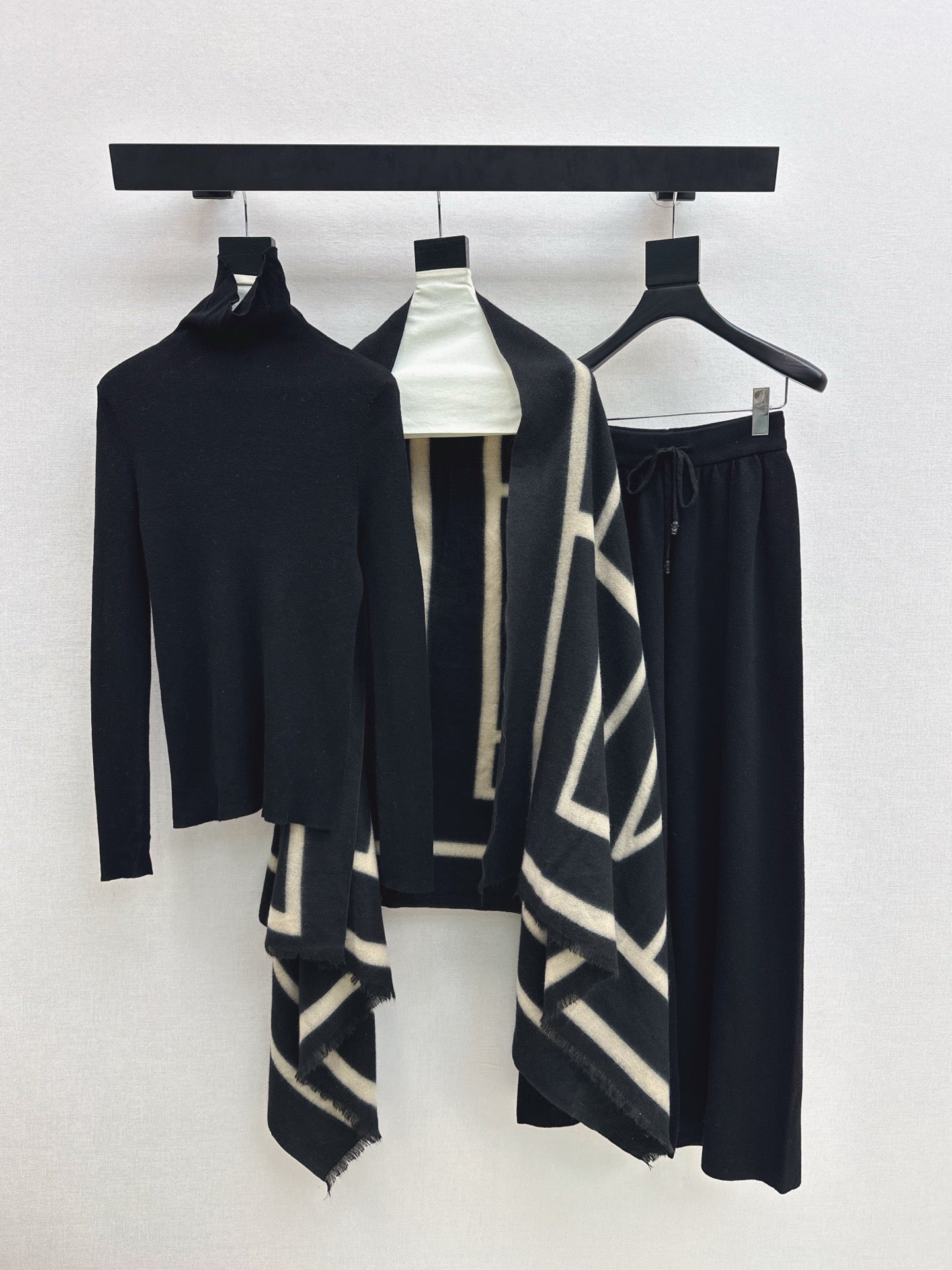 Thom NEW Knitted three-piece set