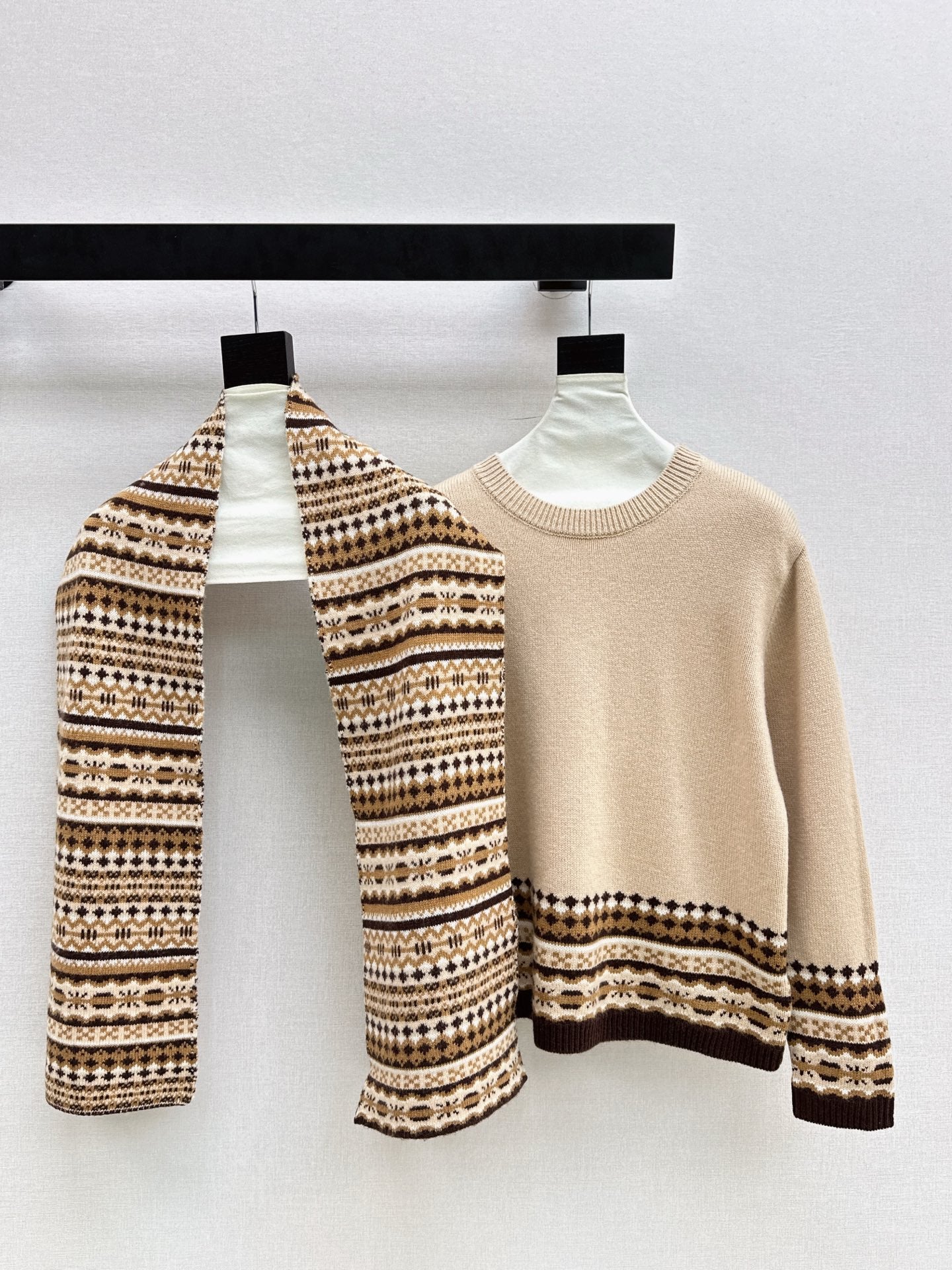 Loro NEW wool sweater + scarf