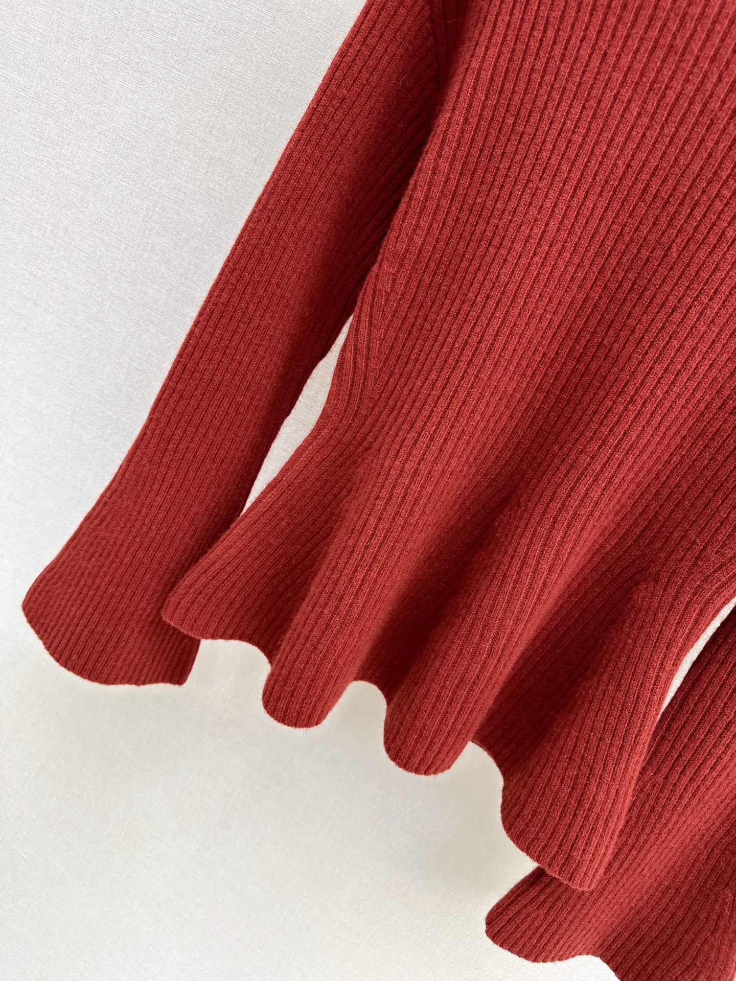 Max NEW Bell-sleeved sweater with a belt