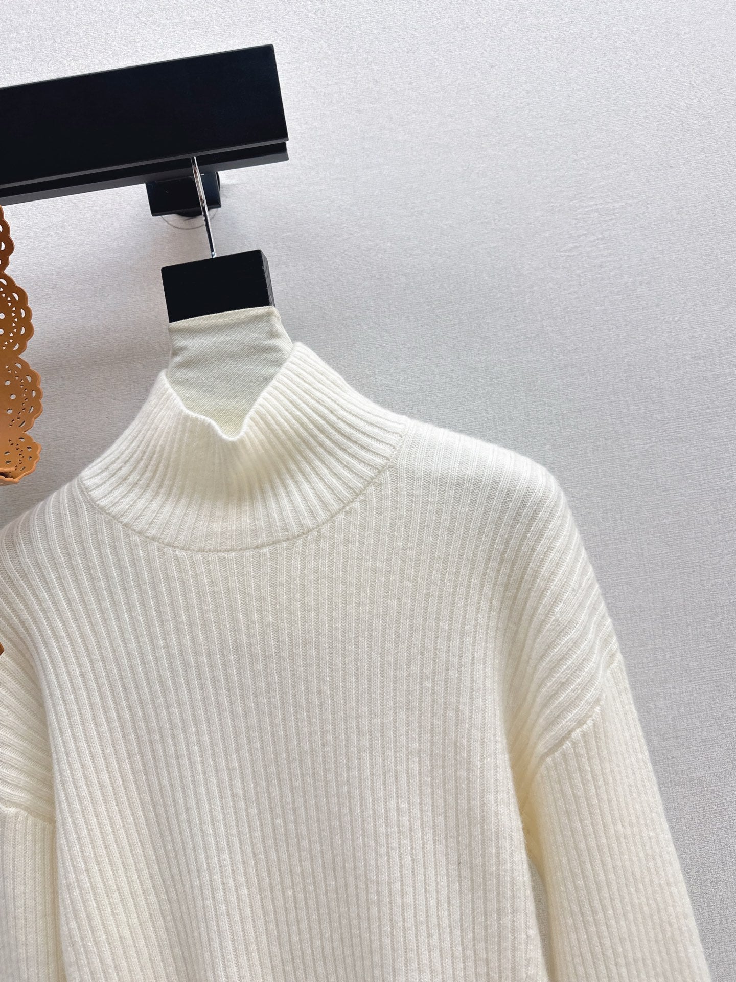 Max NEW Bell-sleeved sweater with a belt