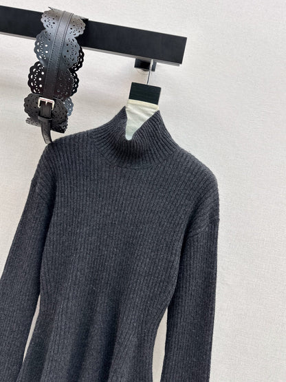 Max NEW Bell-sleeved sweater with a belt