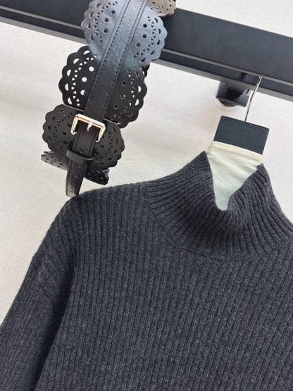 Max NEW Bell-sleeved sweater with a belt