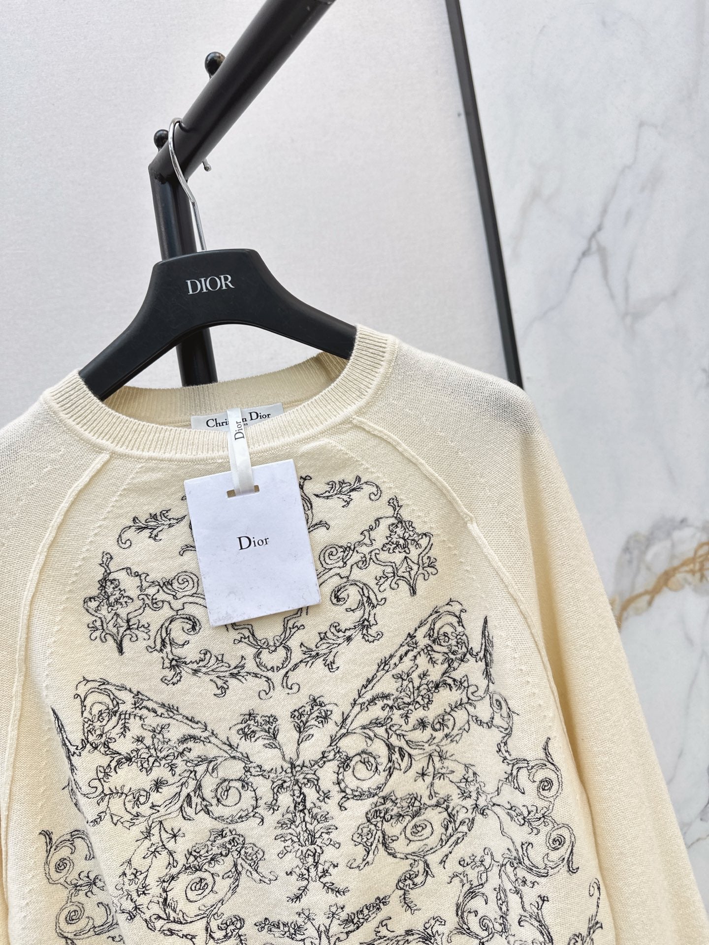 CD NEW Embroidered cashmere sweater
