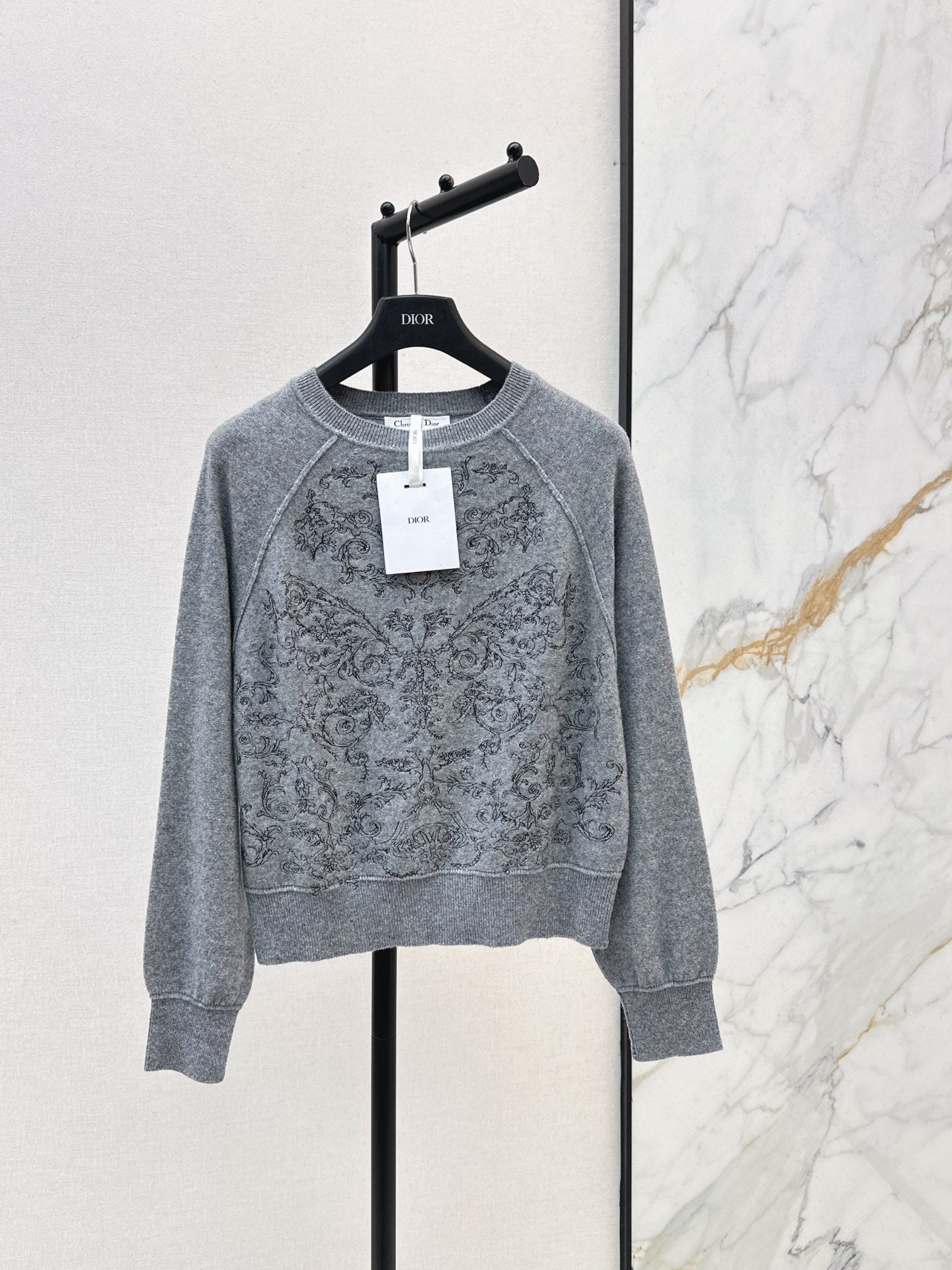 CD NEW Embroidered cashmere sweater