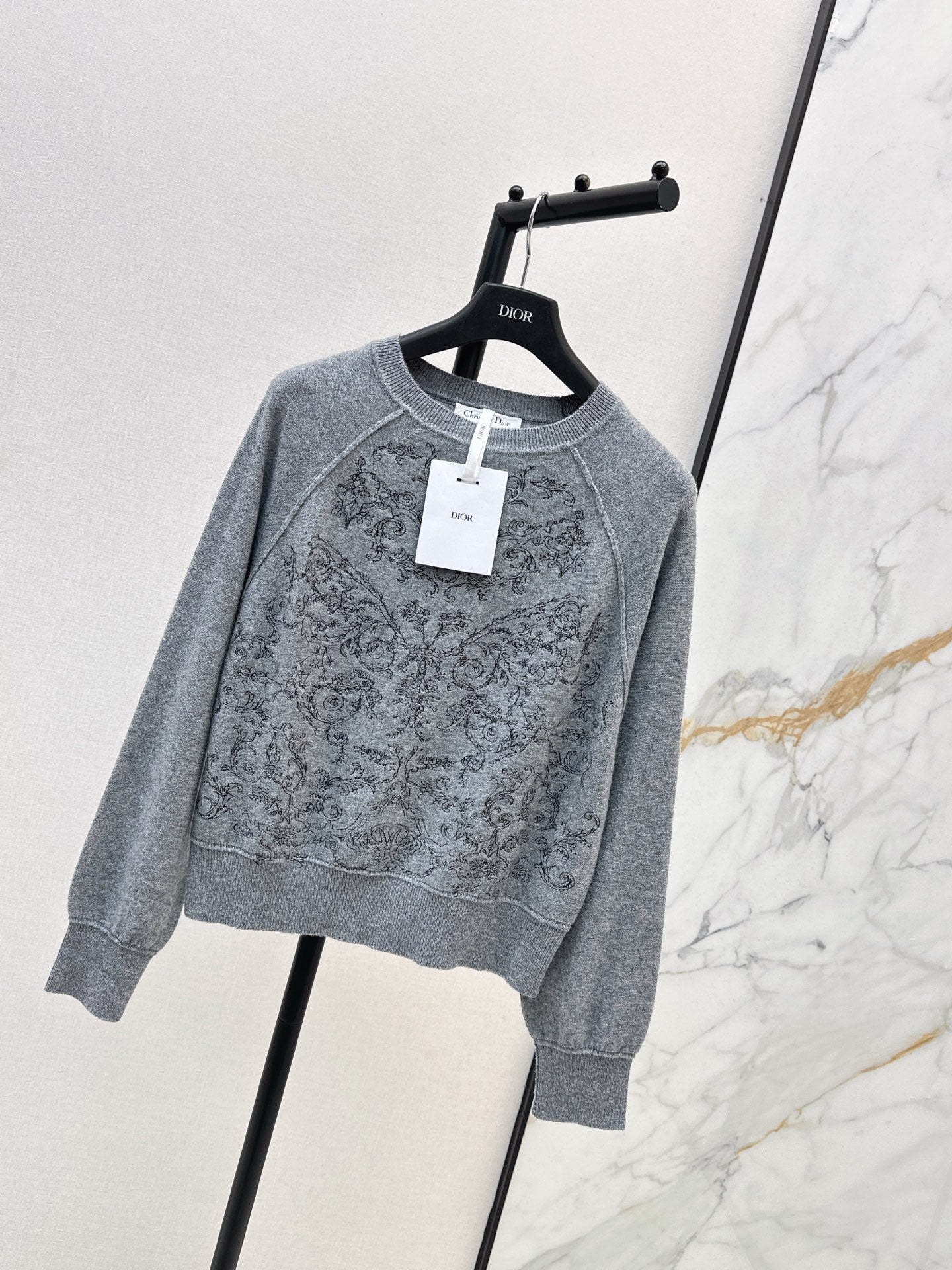 CD NEW Embroidered cashmere sweater