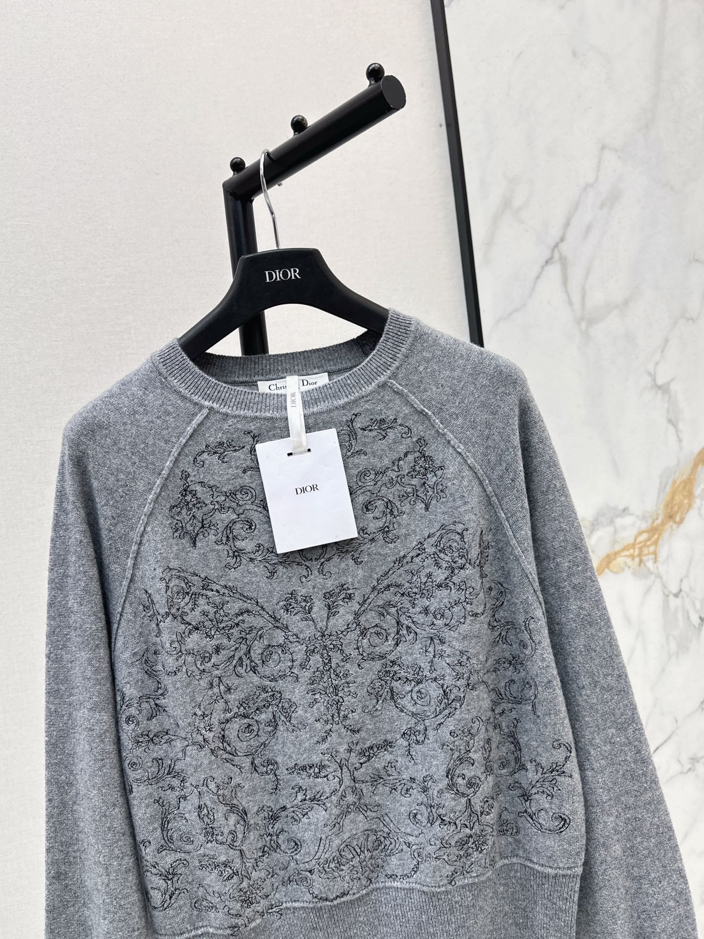 CD NEW Embroidered cashmere sweater