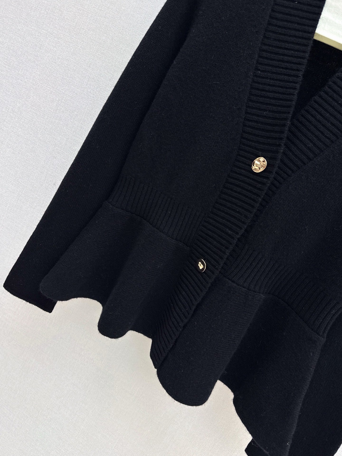 CD NEW V-neck cardigan