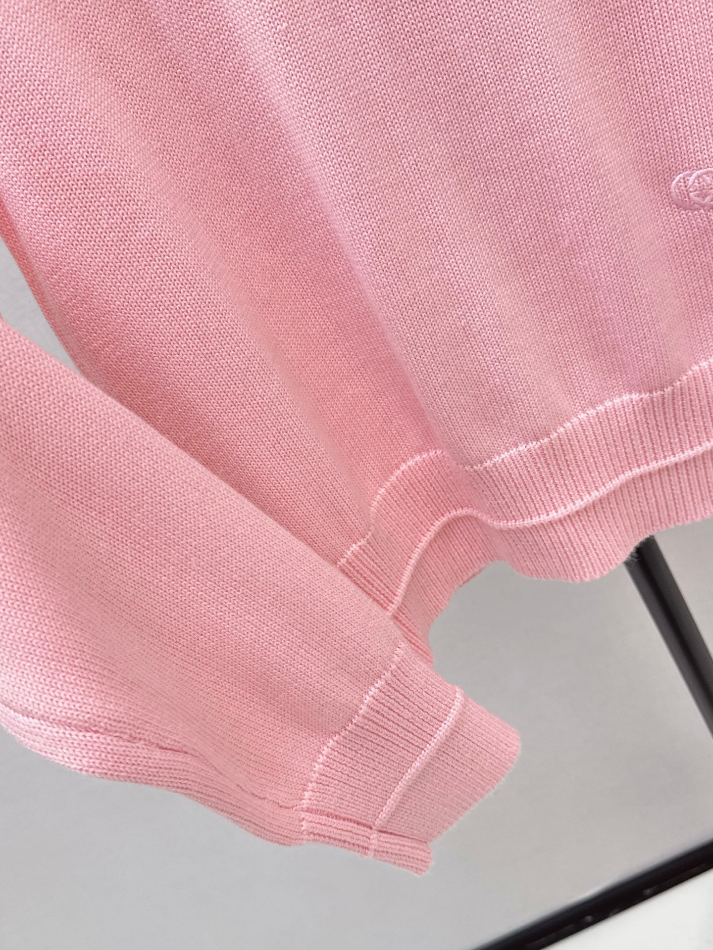 Guc NEW Embroidered sweater