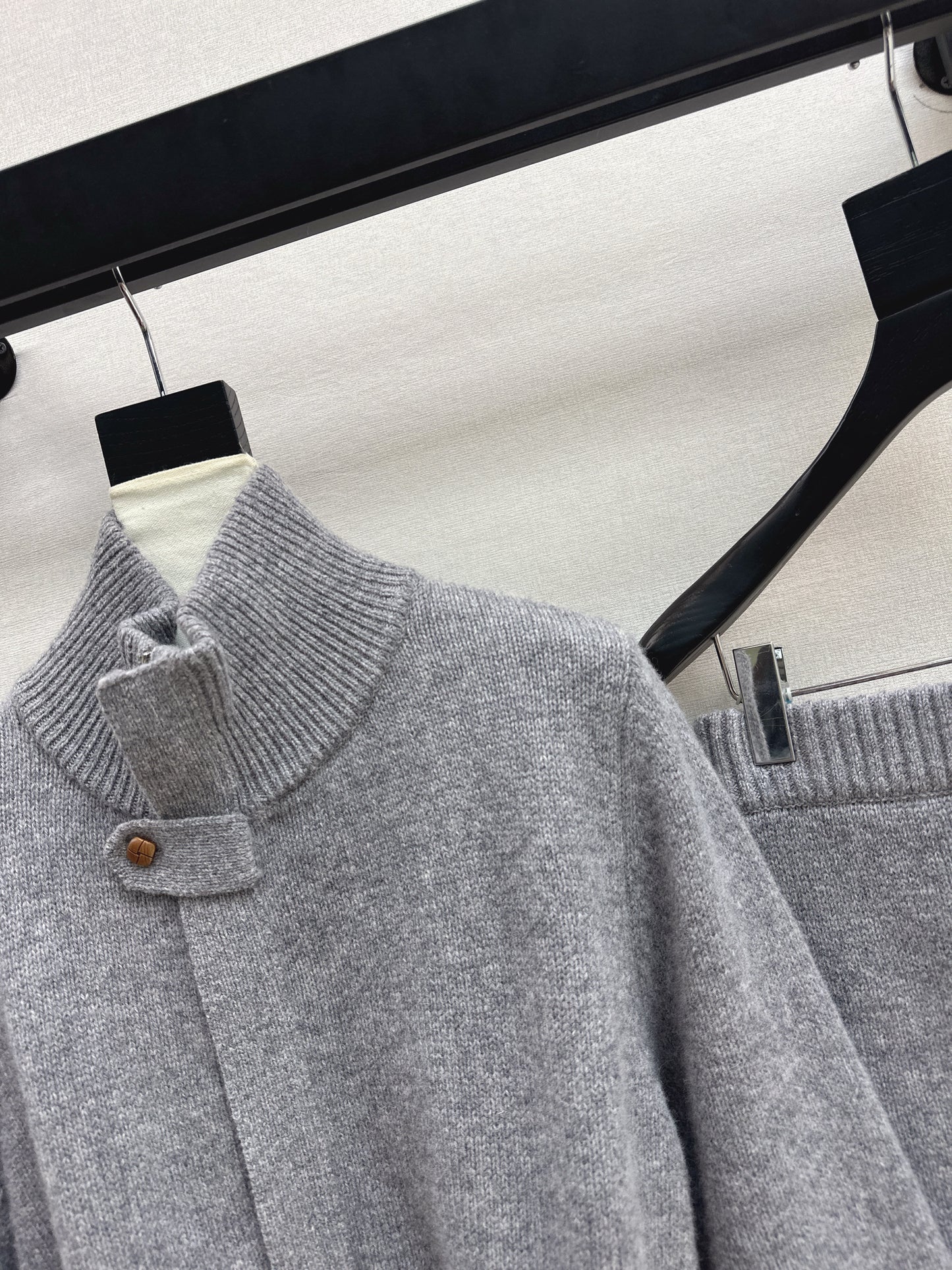 Loro NEW Zippered cardigan skirt set