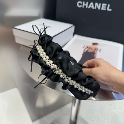 Miu Nwe letter headband