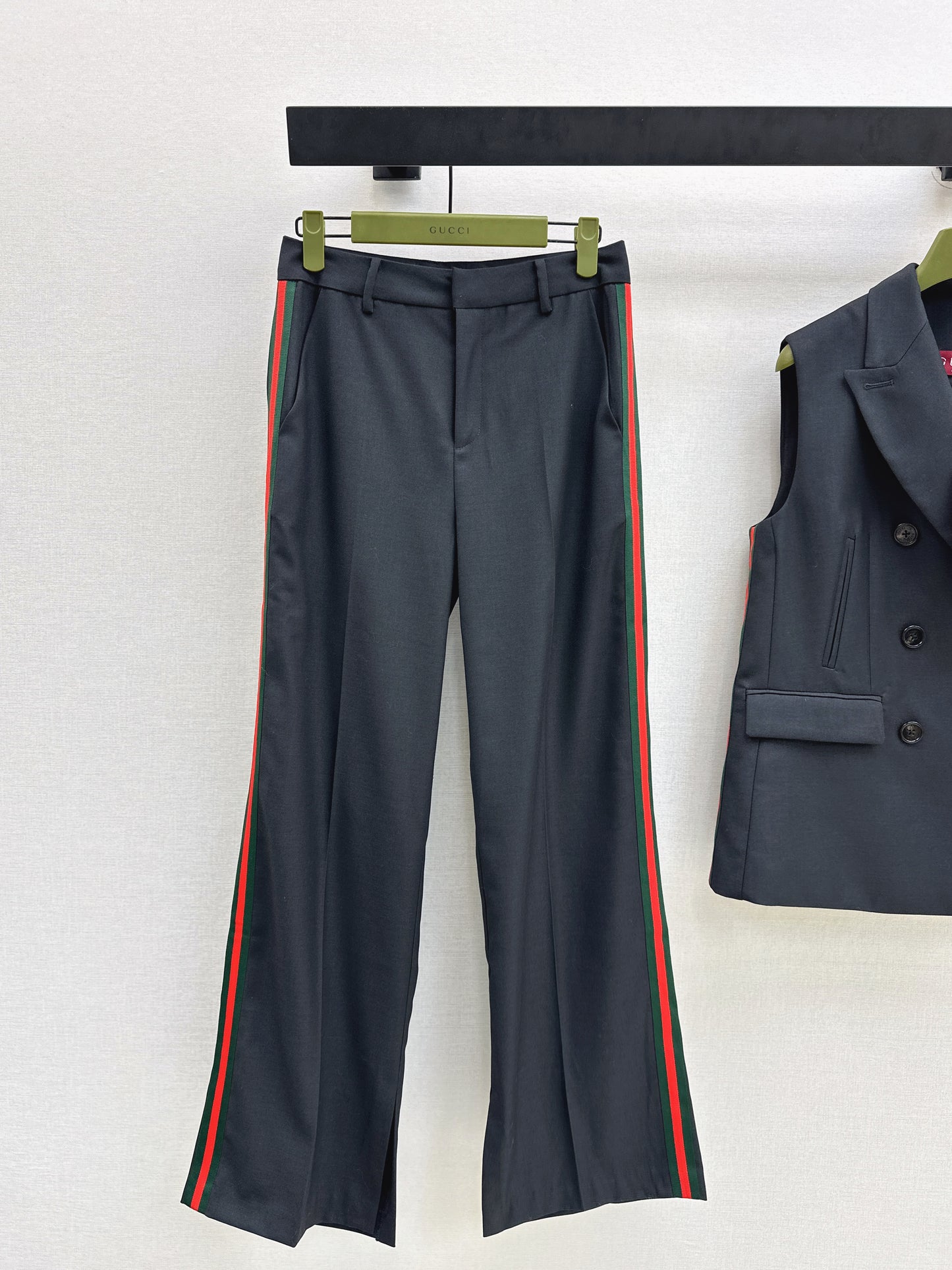 Guc NEW striped suit