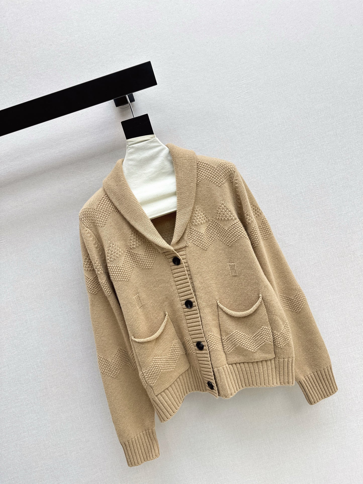 Loro NEW V-neck cardigan