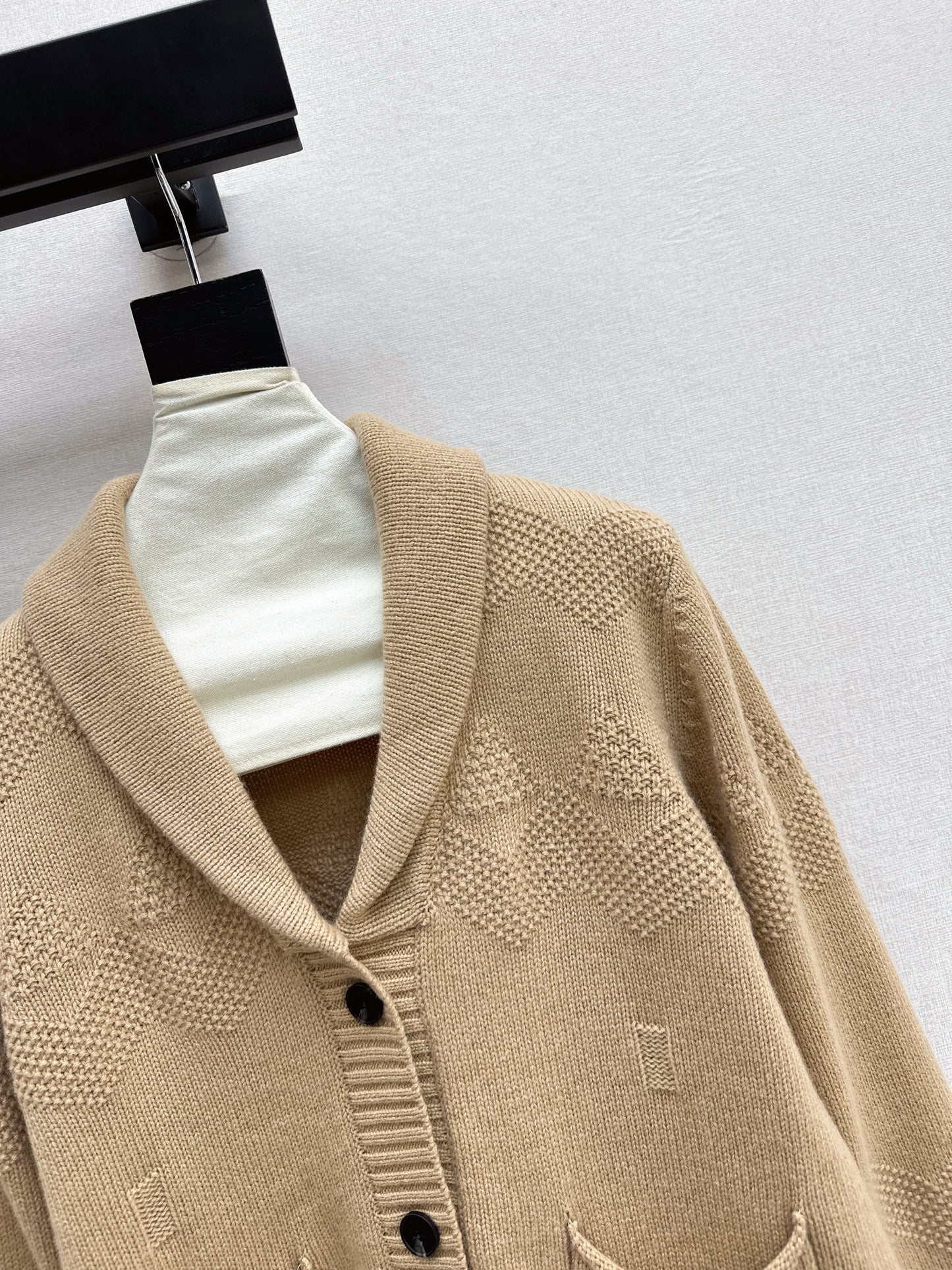 Loro NEW V-neck cardigan