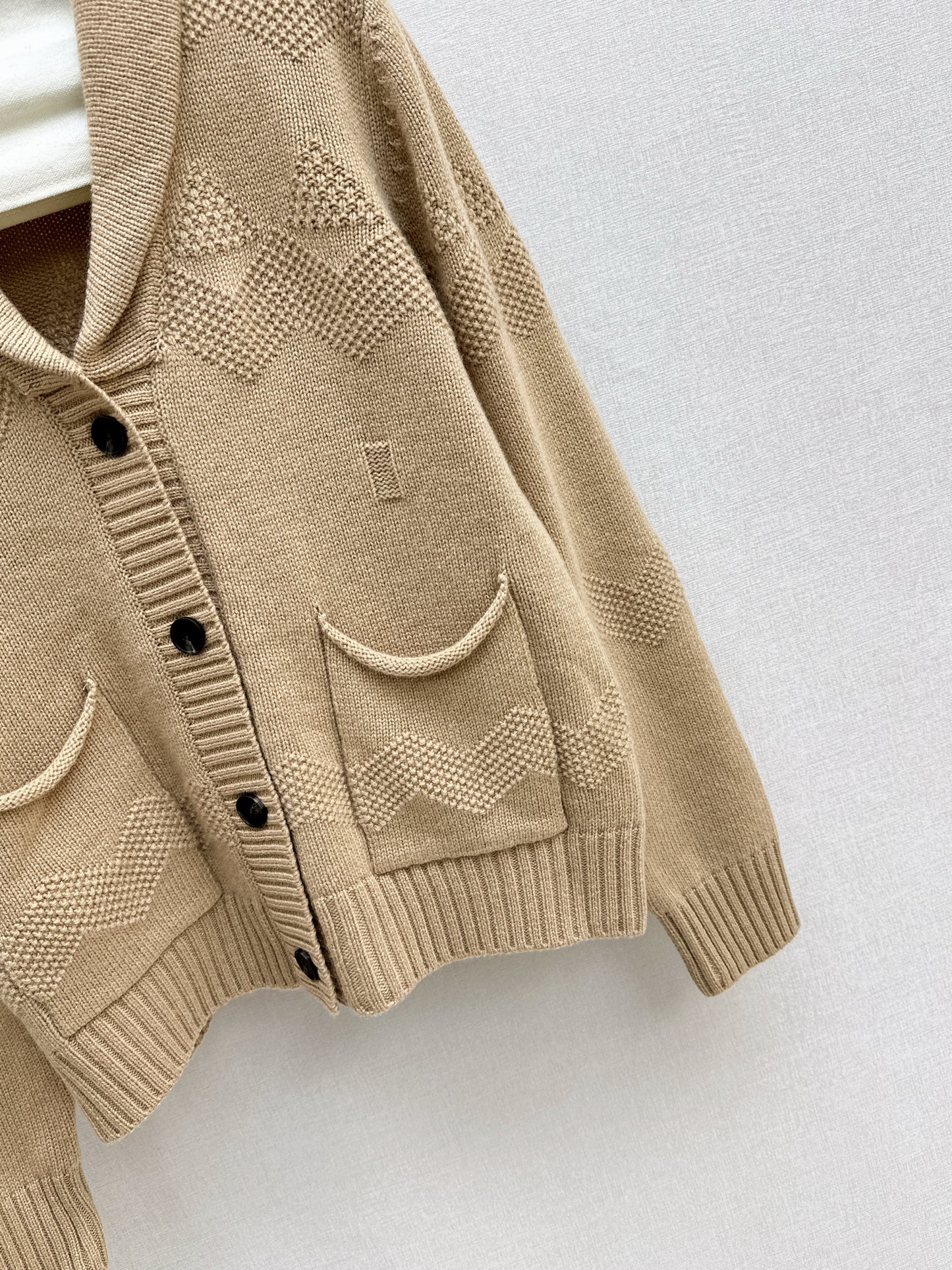 Loro NEW V-neck cardigan