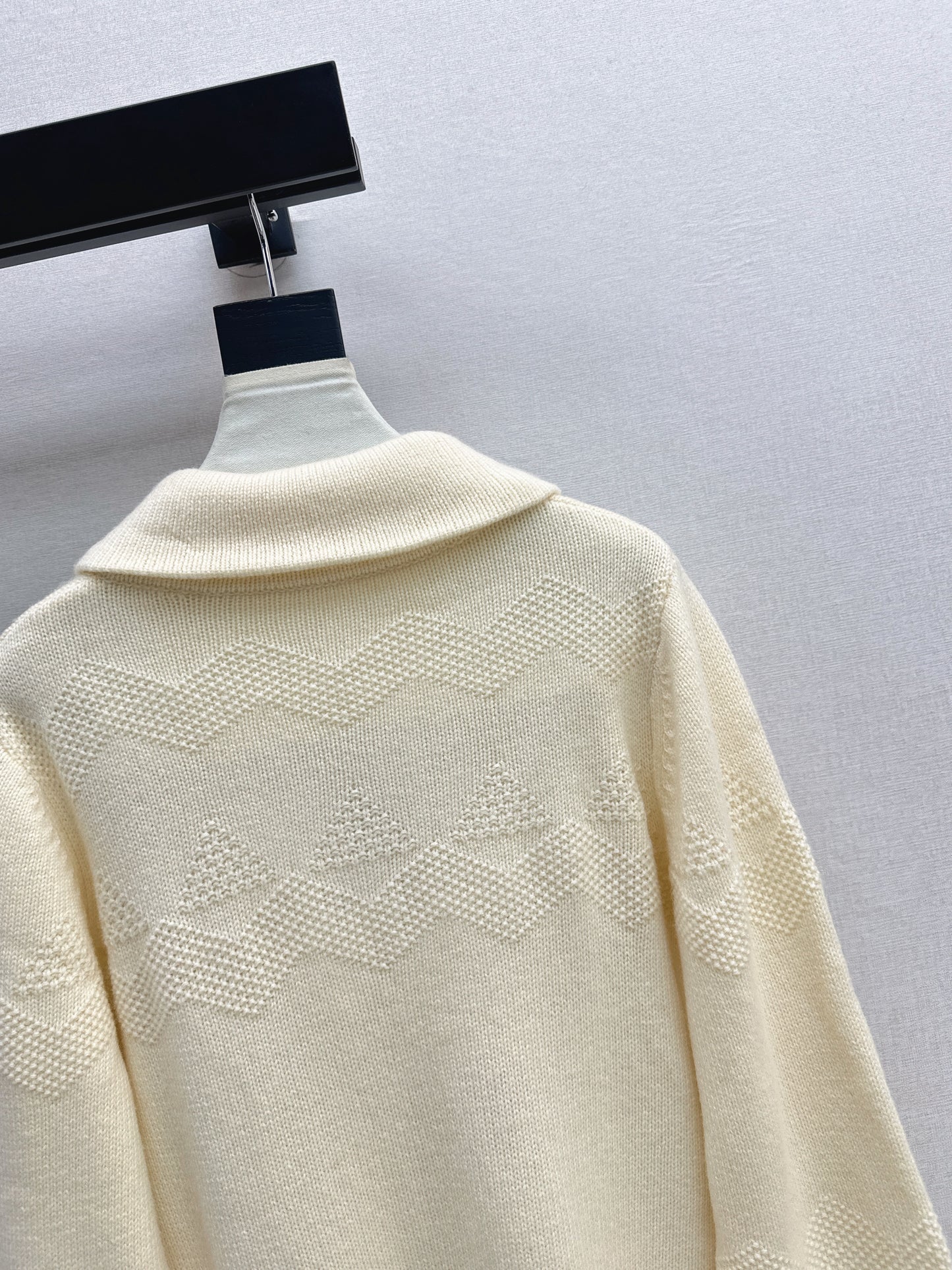 Loro NEW V-neck cardigan