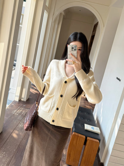 Loro NEW V-neck cardigan