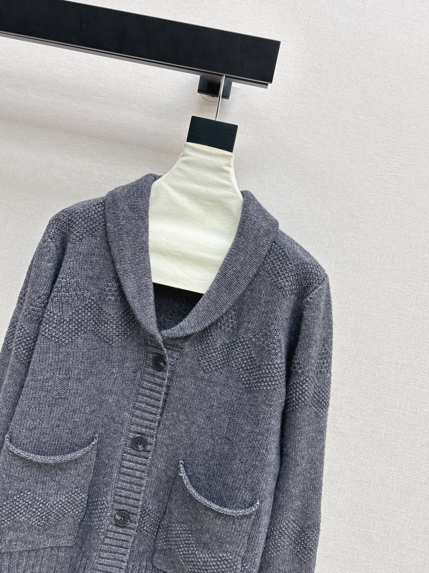 Loro NEW V-neck cardigan