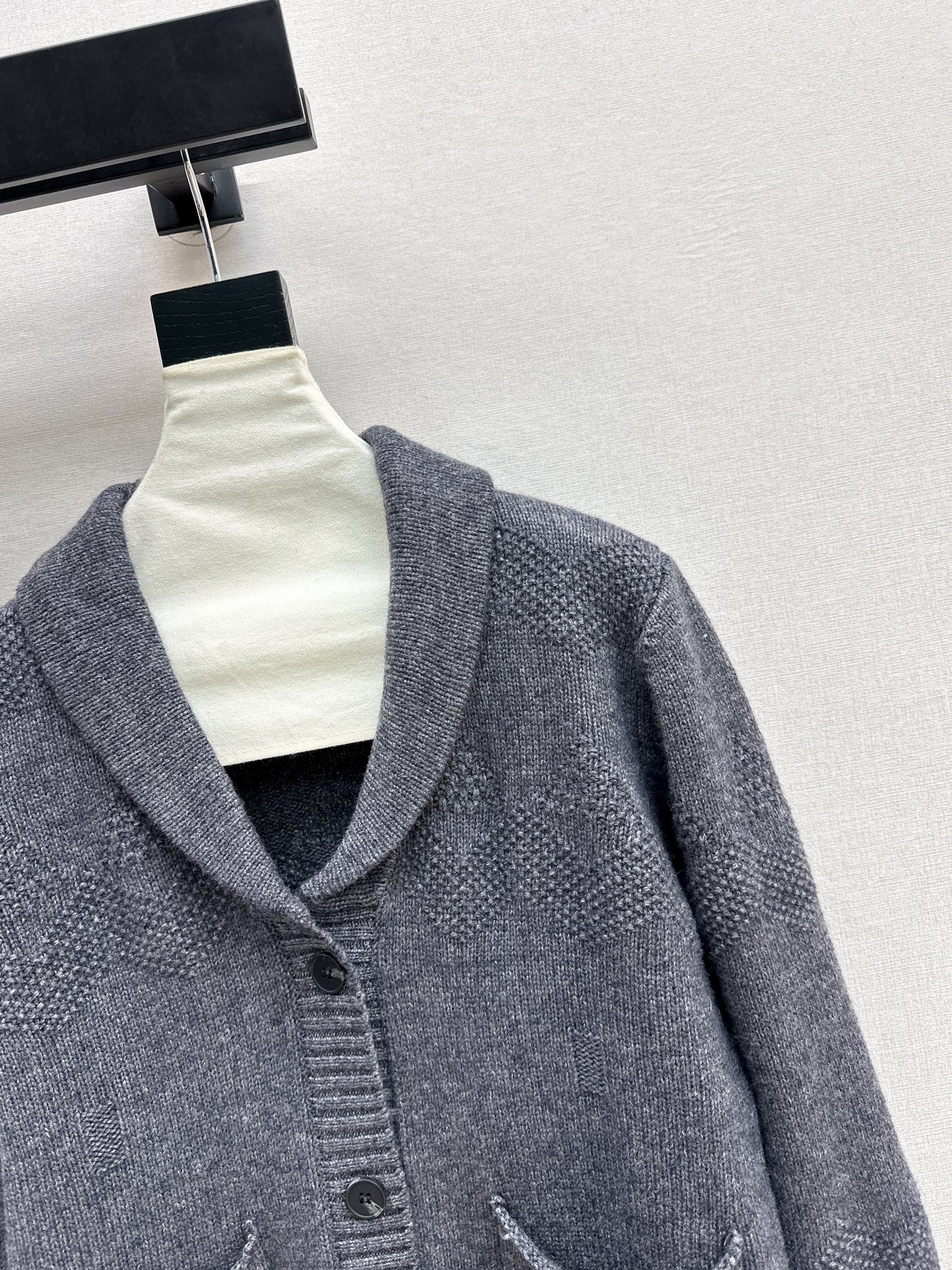 Loro NEW V-neck cardigan