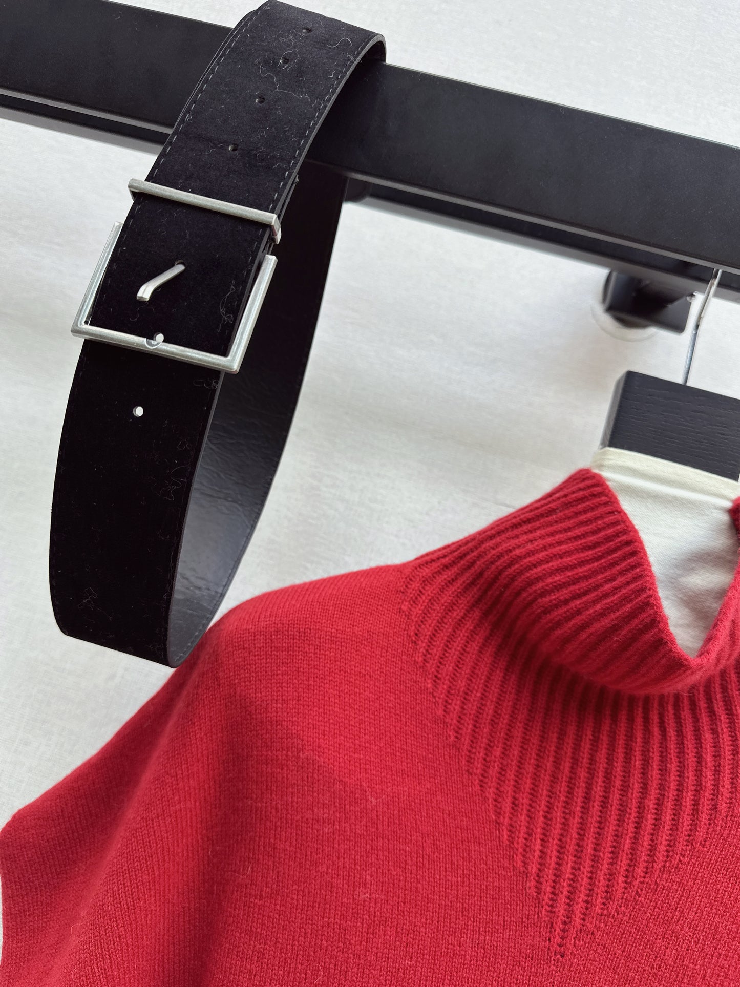 Brun NEW sleeveless sweater with belted