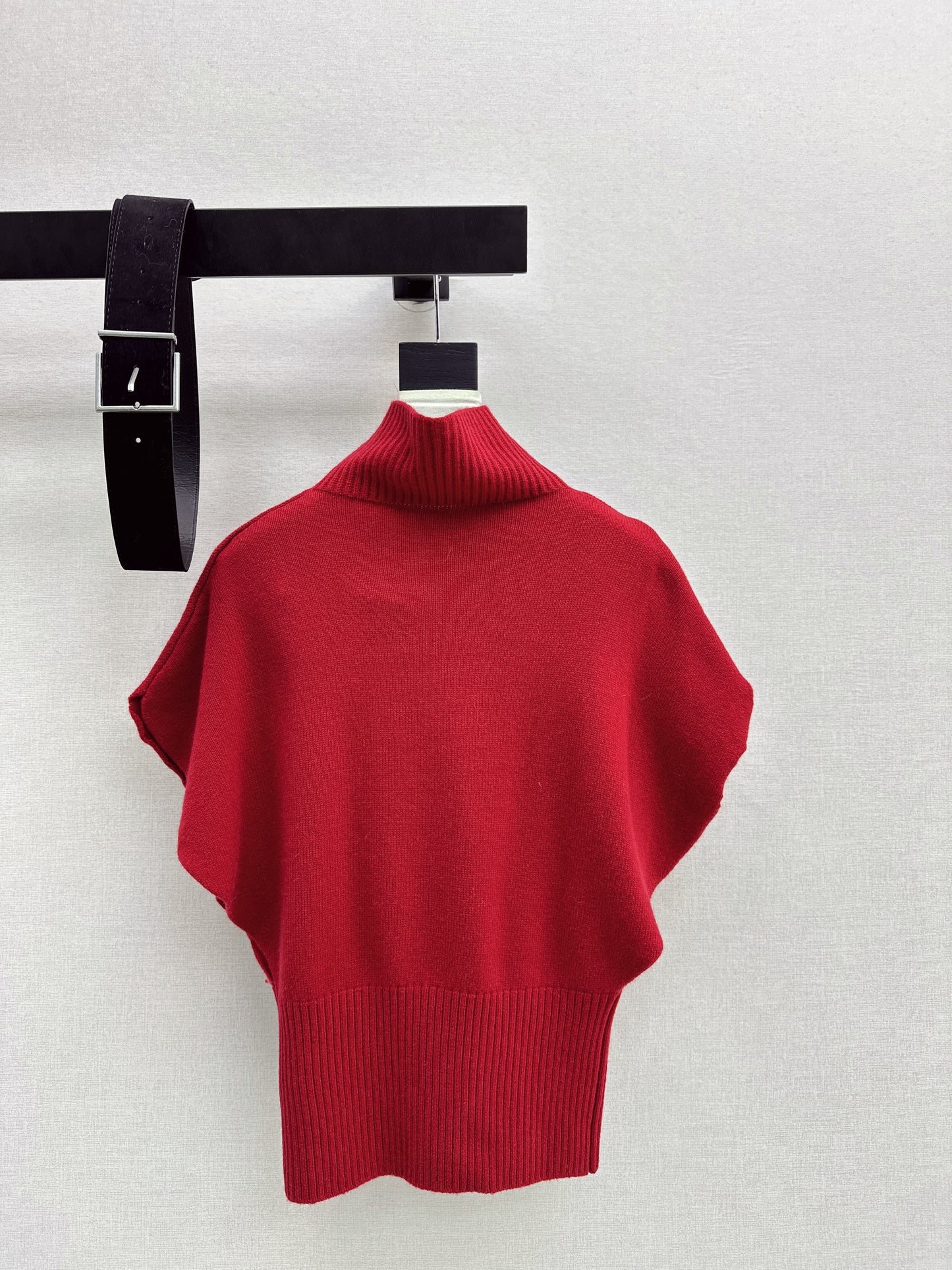 Brun NEW sleeveless sweater with belted