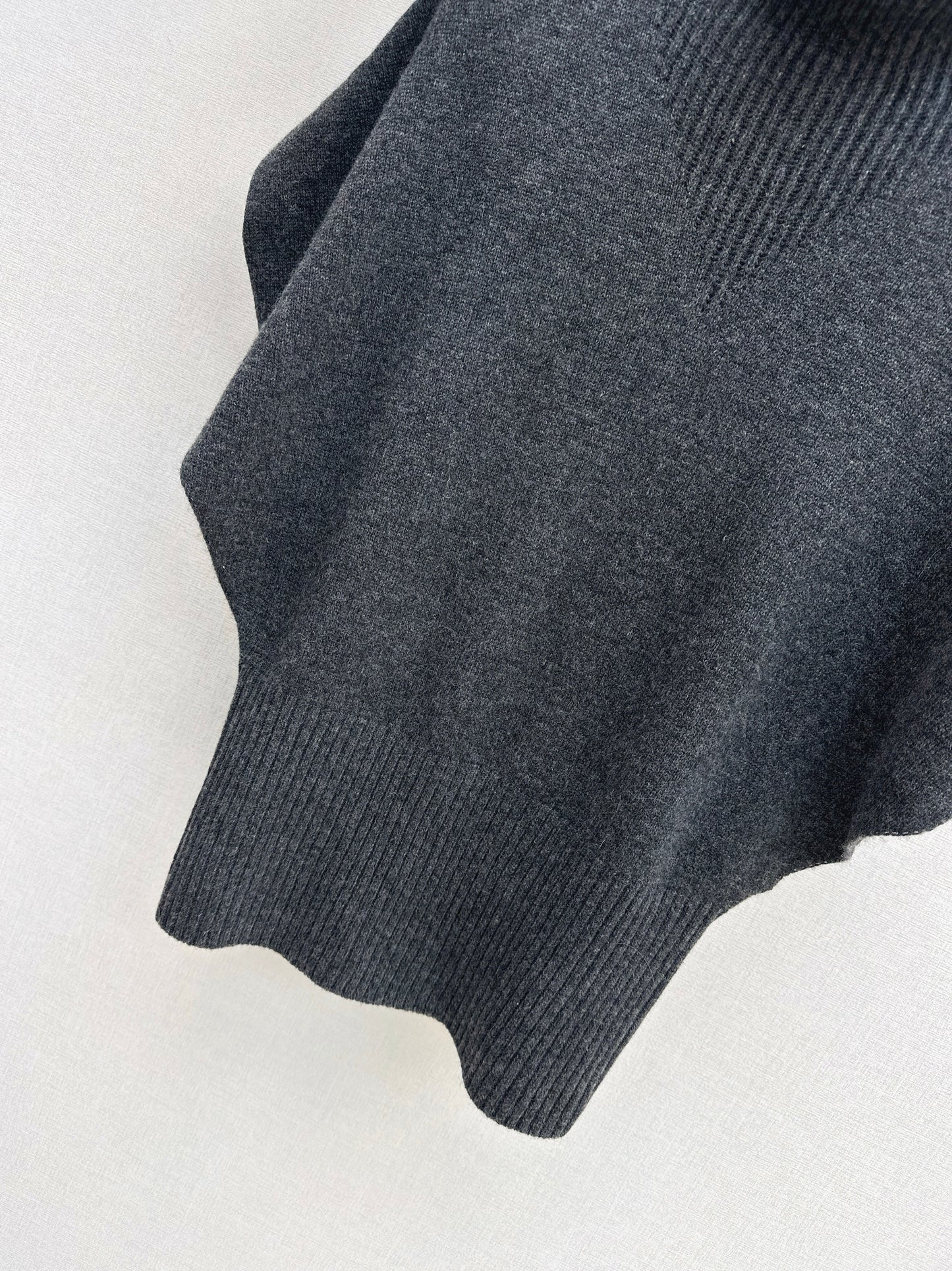 Brun NEW sleeveless sweater with belted