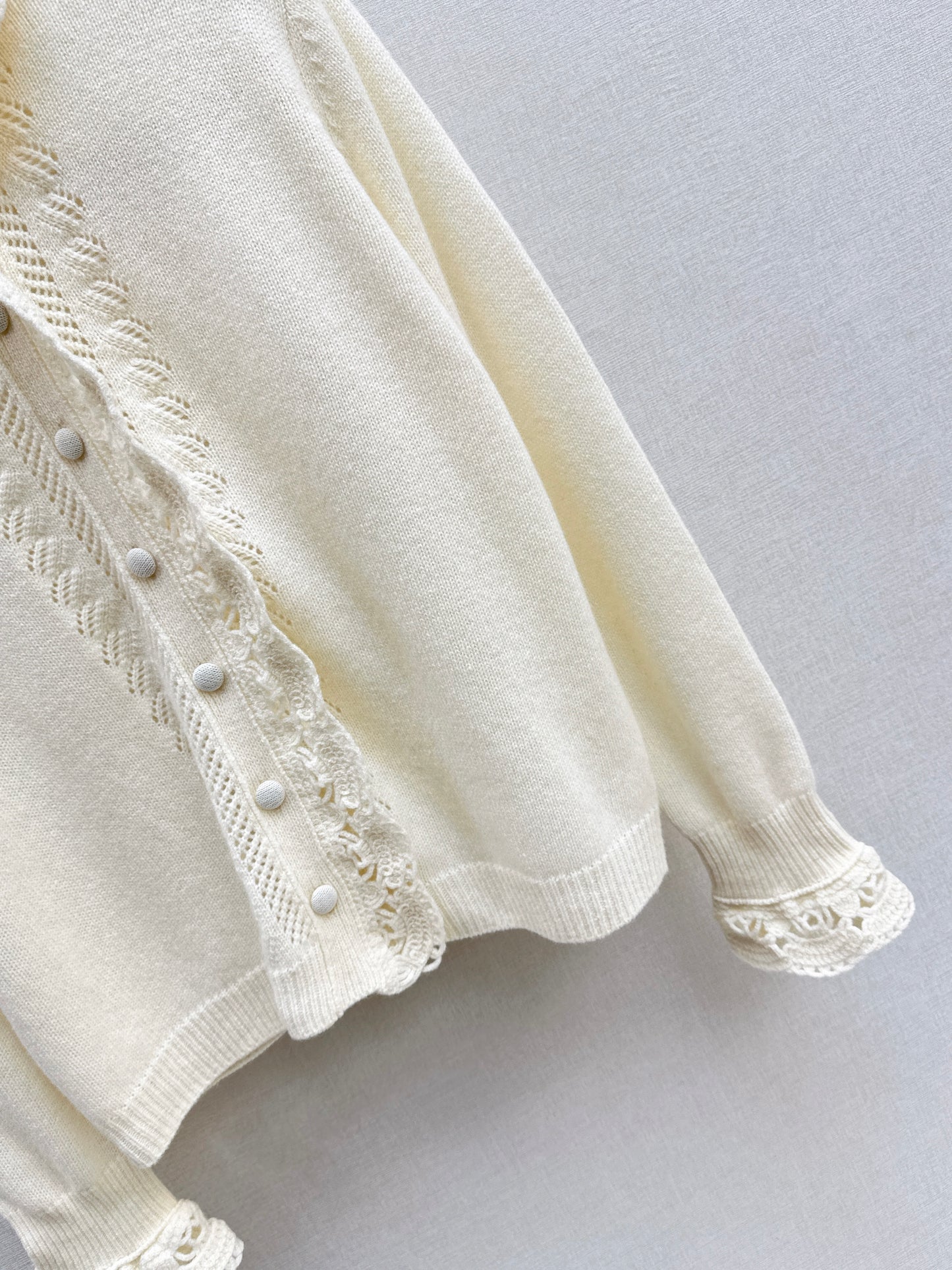 Es NEW Knitted cardigan