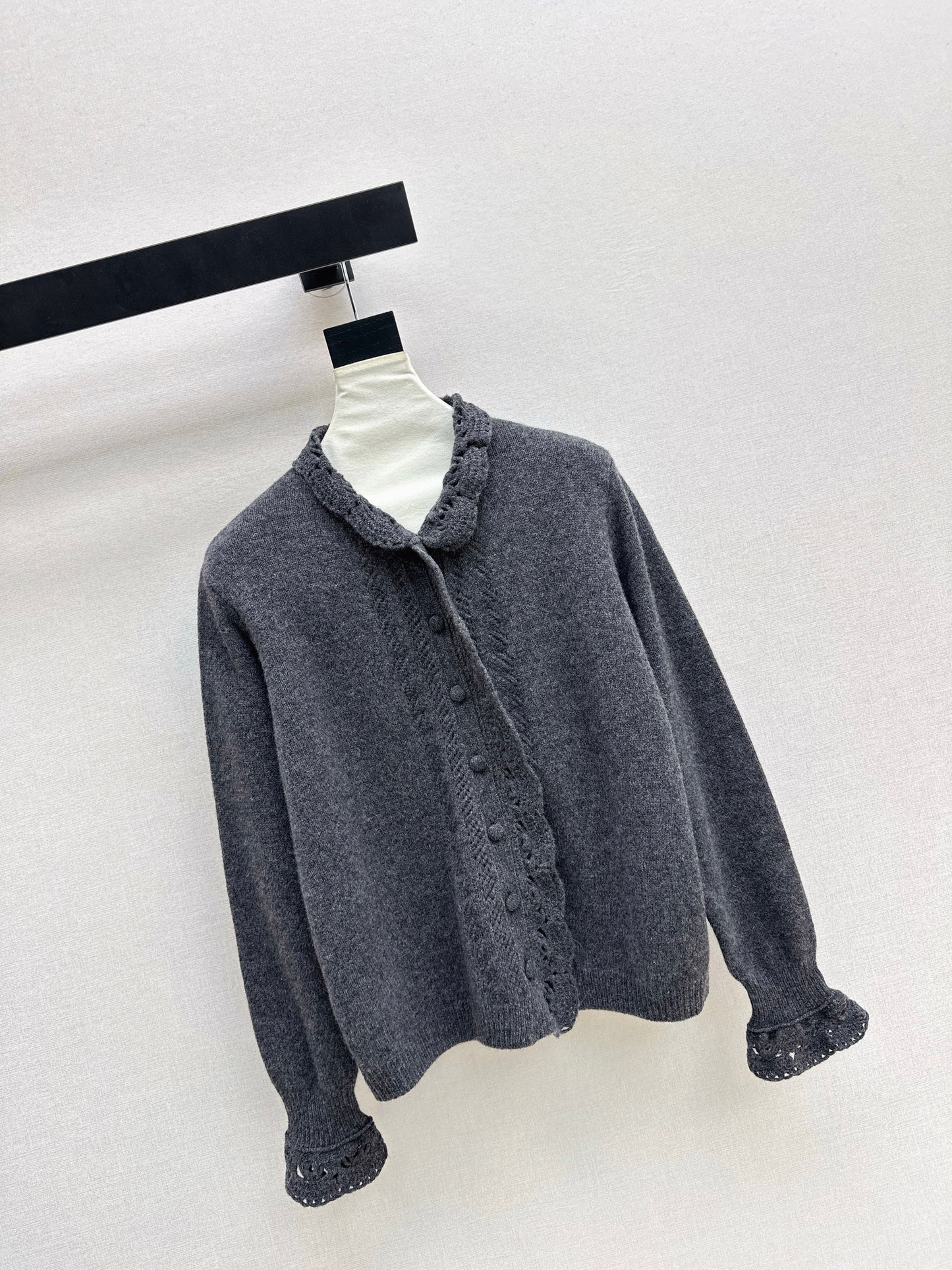 Es NEW Knitted cardigan